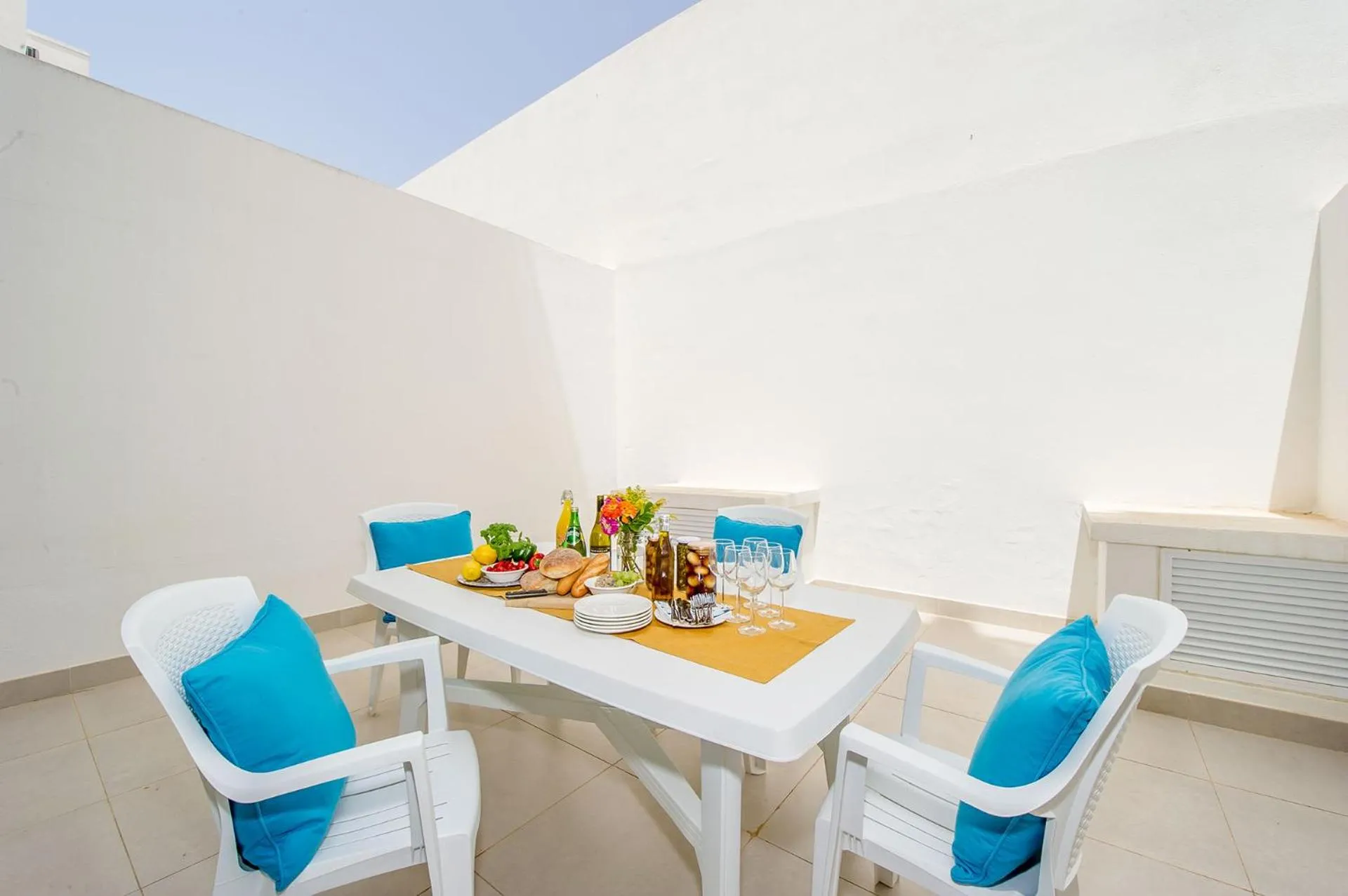 Balcony/Terrace in Hillock Residence Apartments