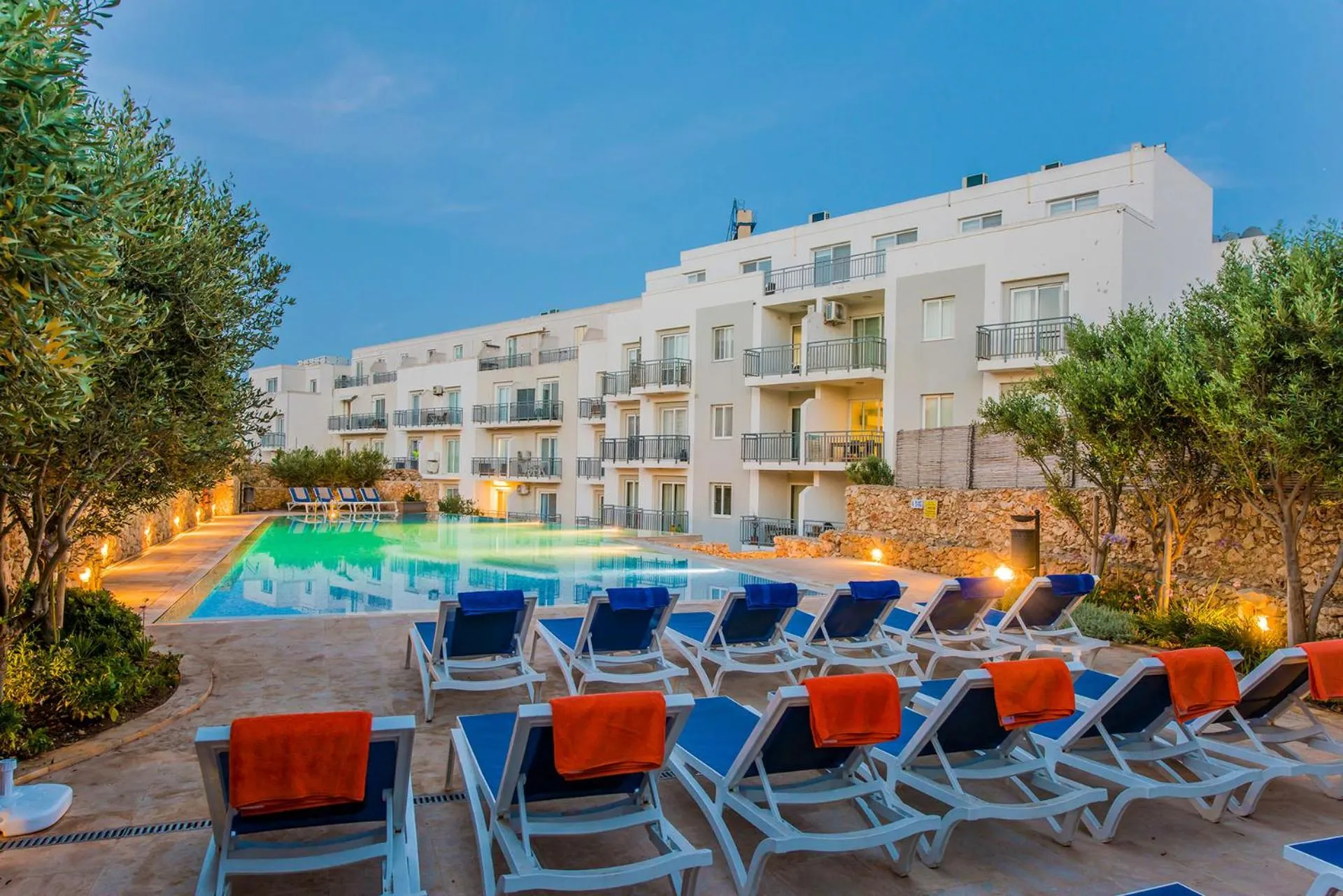 Swimming pool in Hillock Residence Apartments