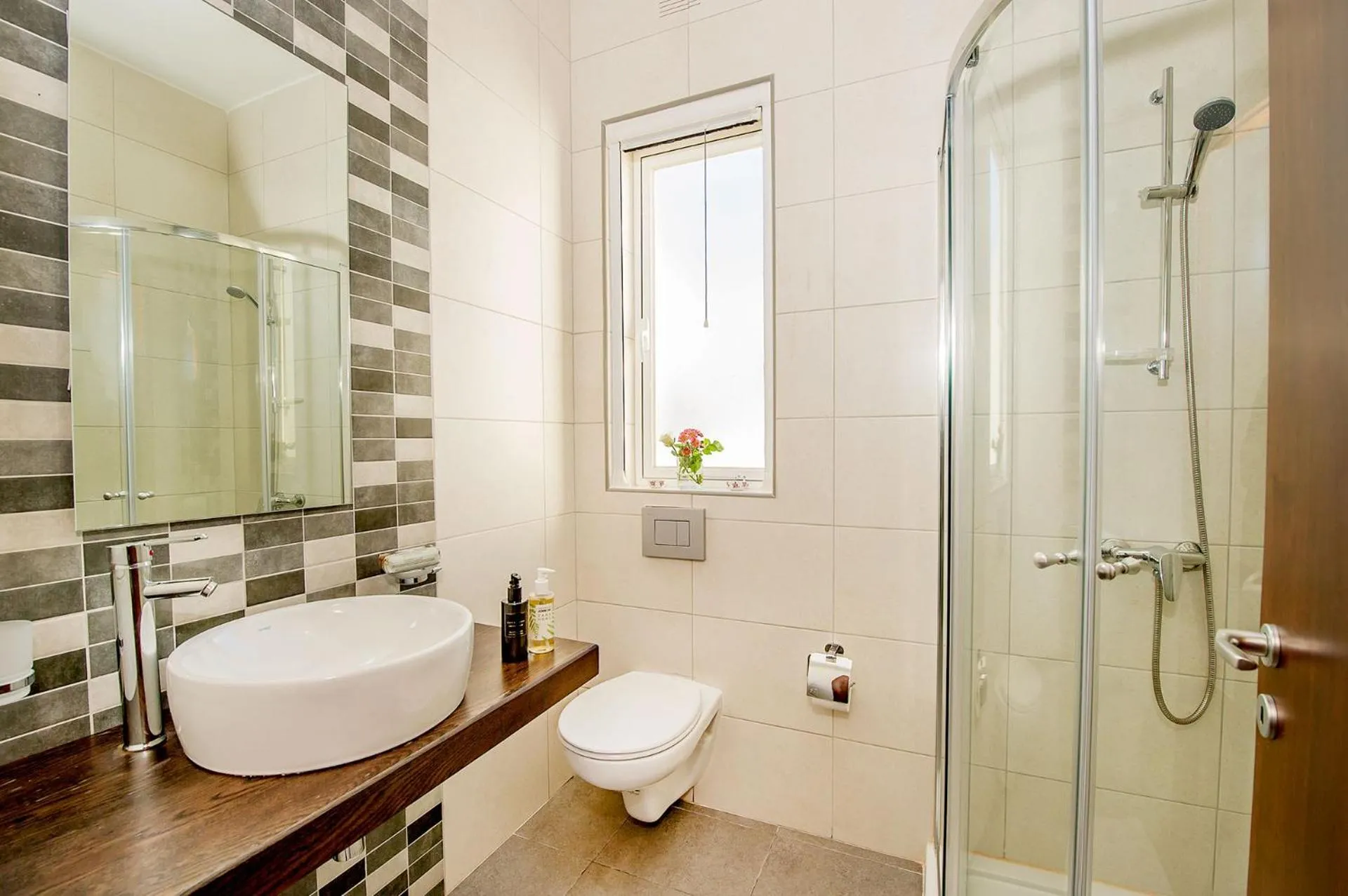 Bathroom in Hillock Residence Apartments