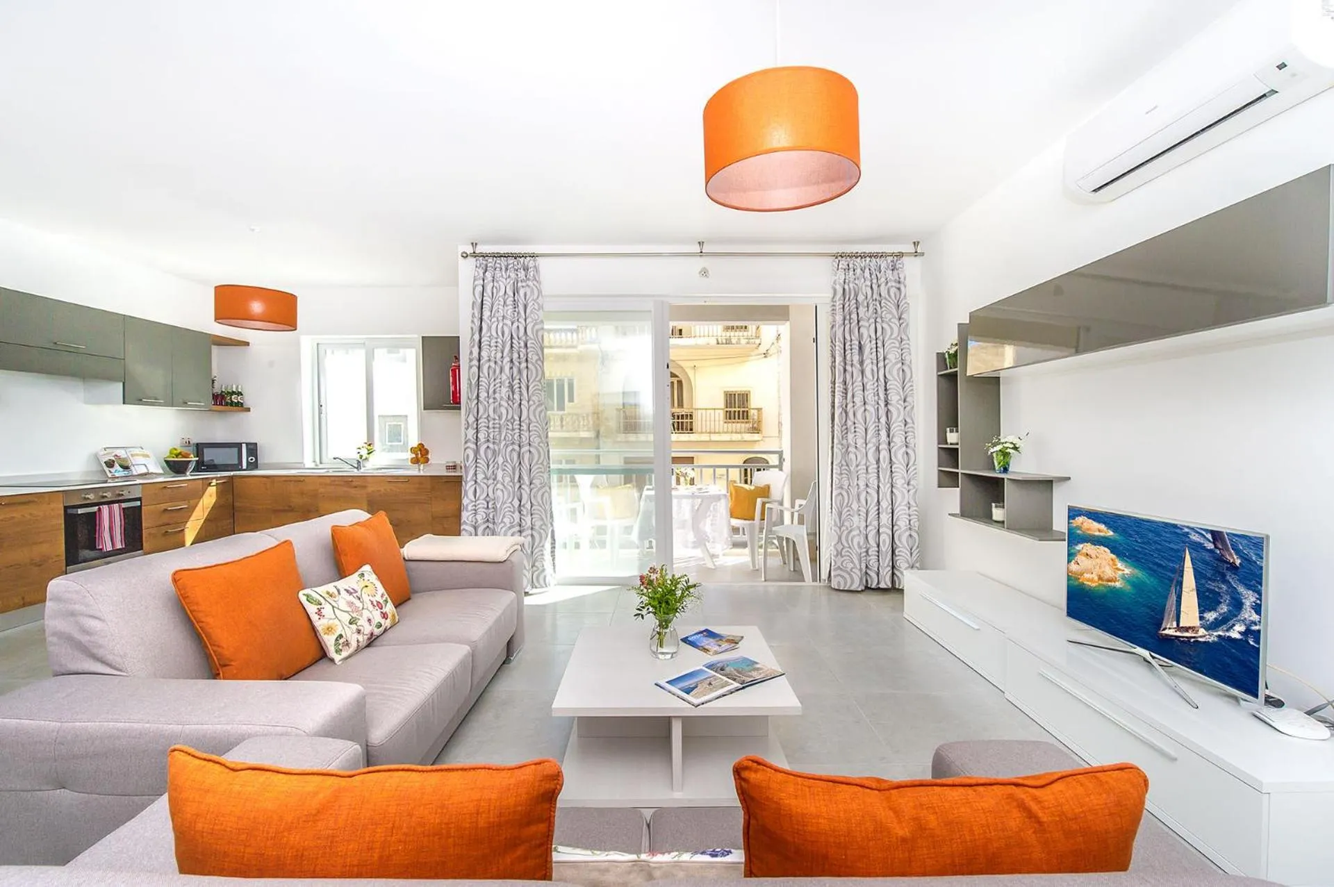 Living room in Hillock Residence Apartments