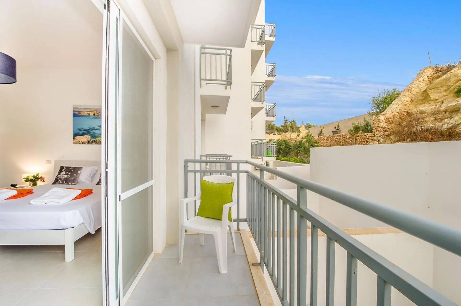 Balcony/Terrace, Bed in Hillock Residence Apartments