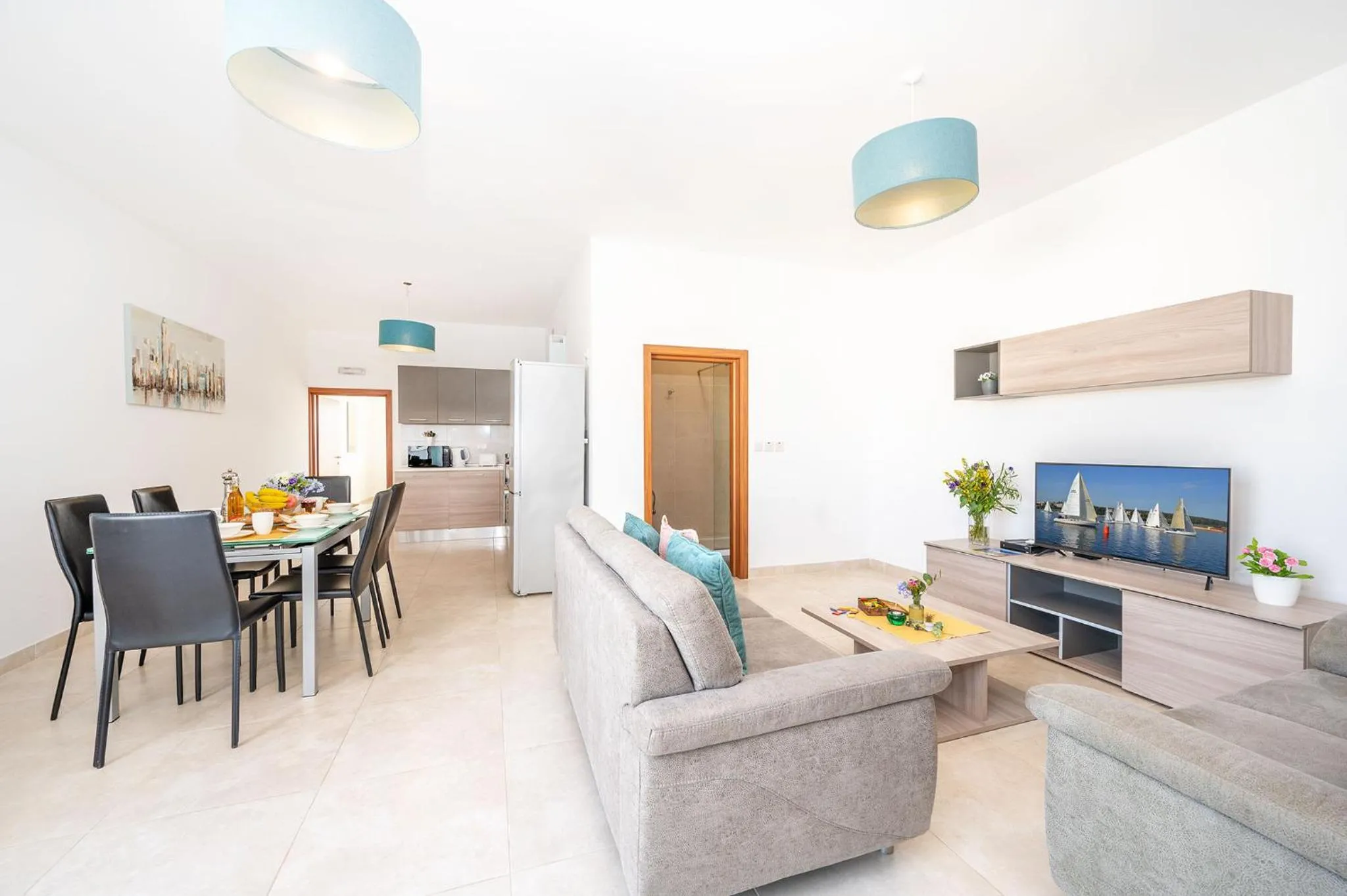 Communal lounge/ TV room in Hillock Residence Apartments