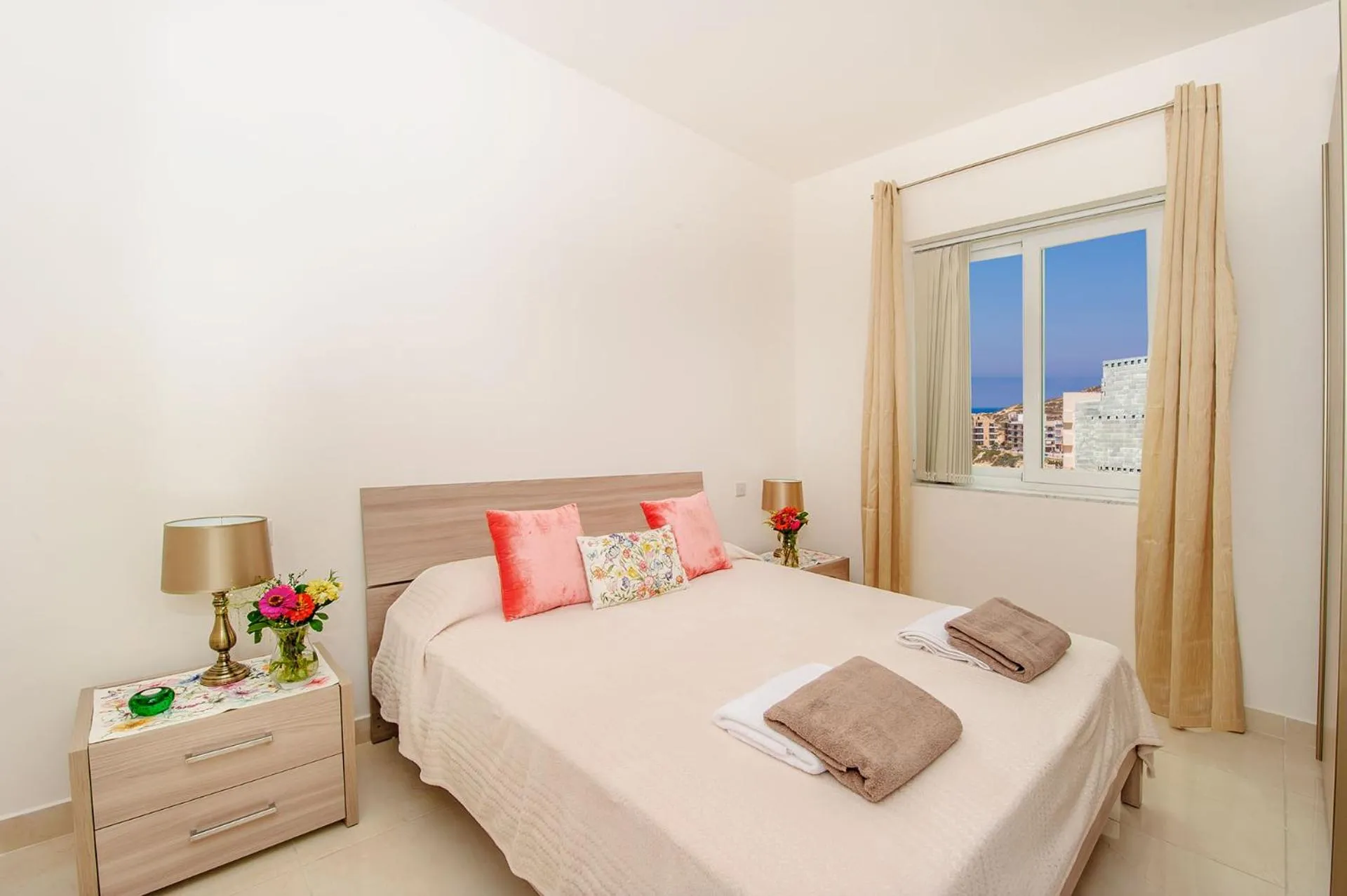 Bedroom, Bed in Hillock Residence Apartments