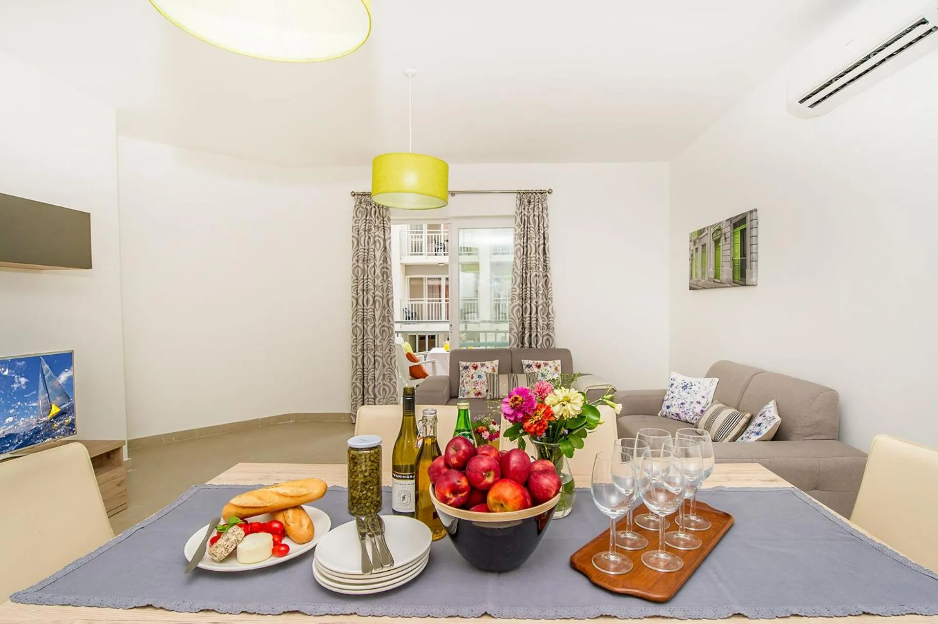Dining area in Hillock Residence Apartments