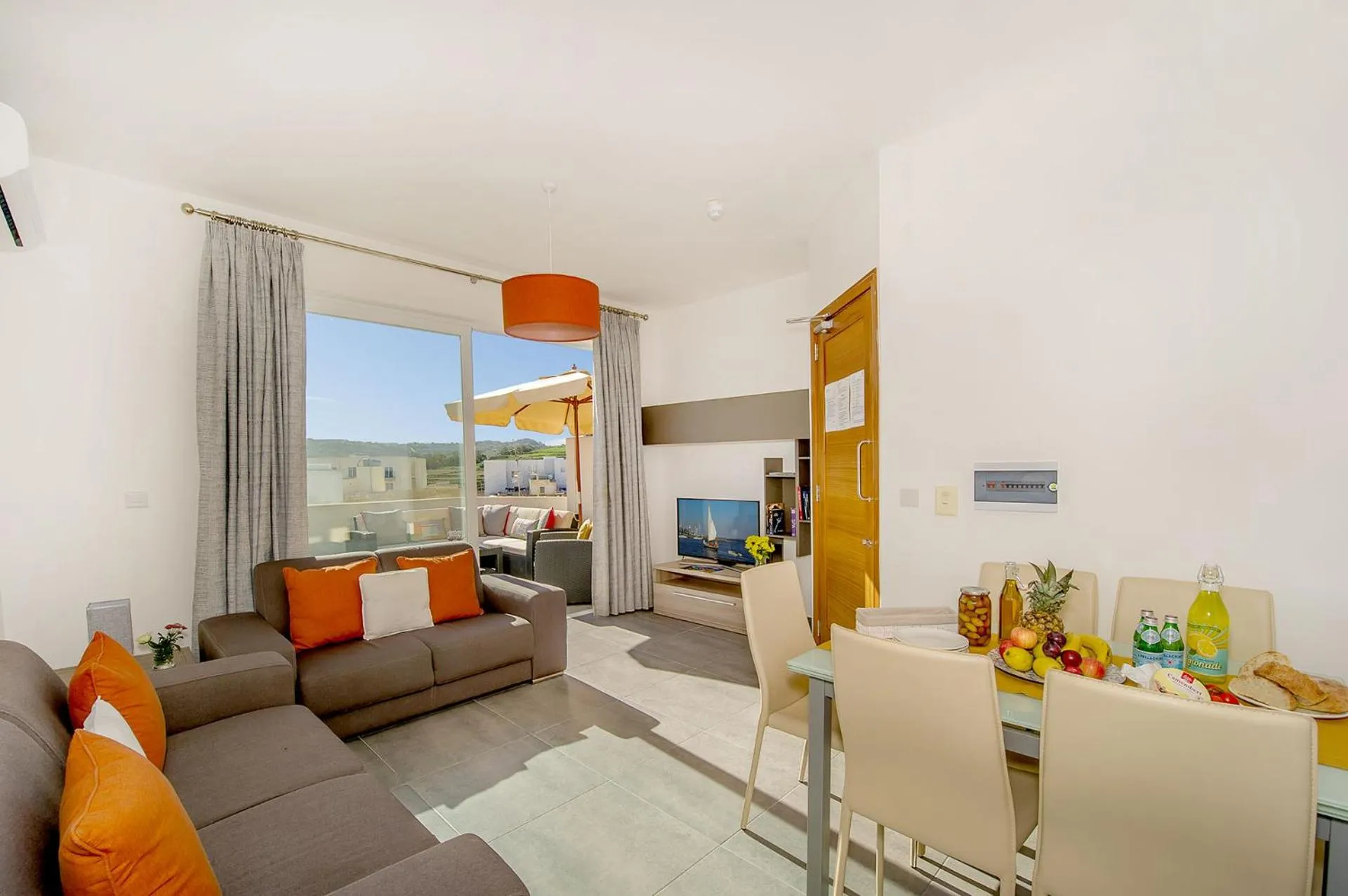 Living room in Hillock Residence Apartments