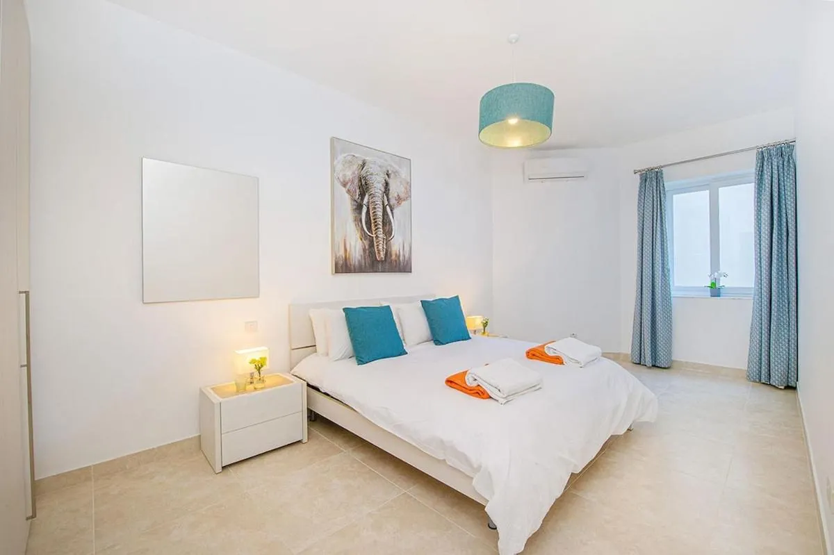 Other, Bed in Hillock Residence Apartments