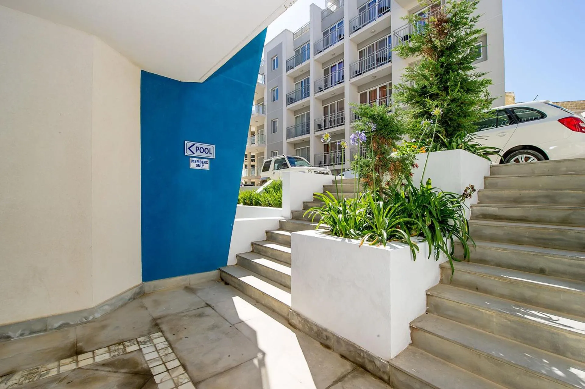 Hillock Residence Apartments