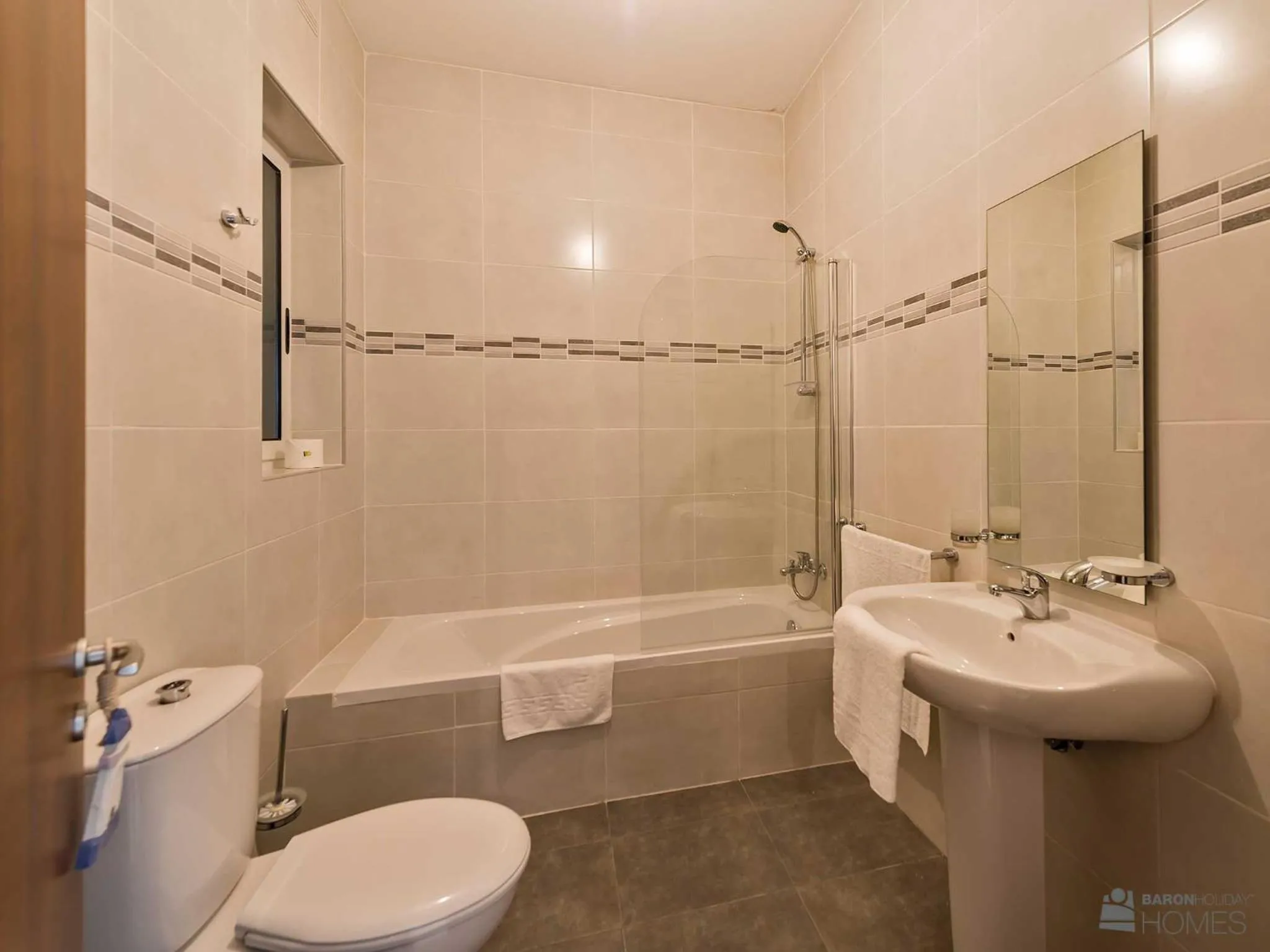 Toilet in Hillock Residence Apartments