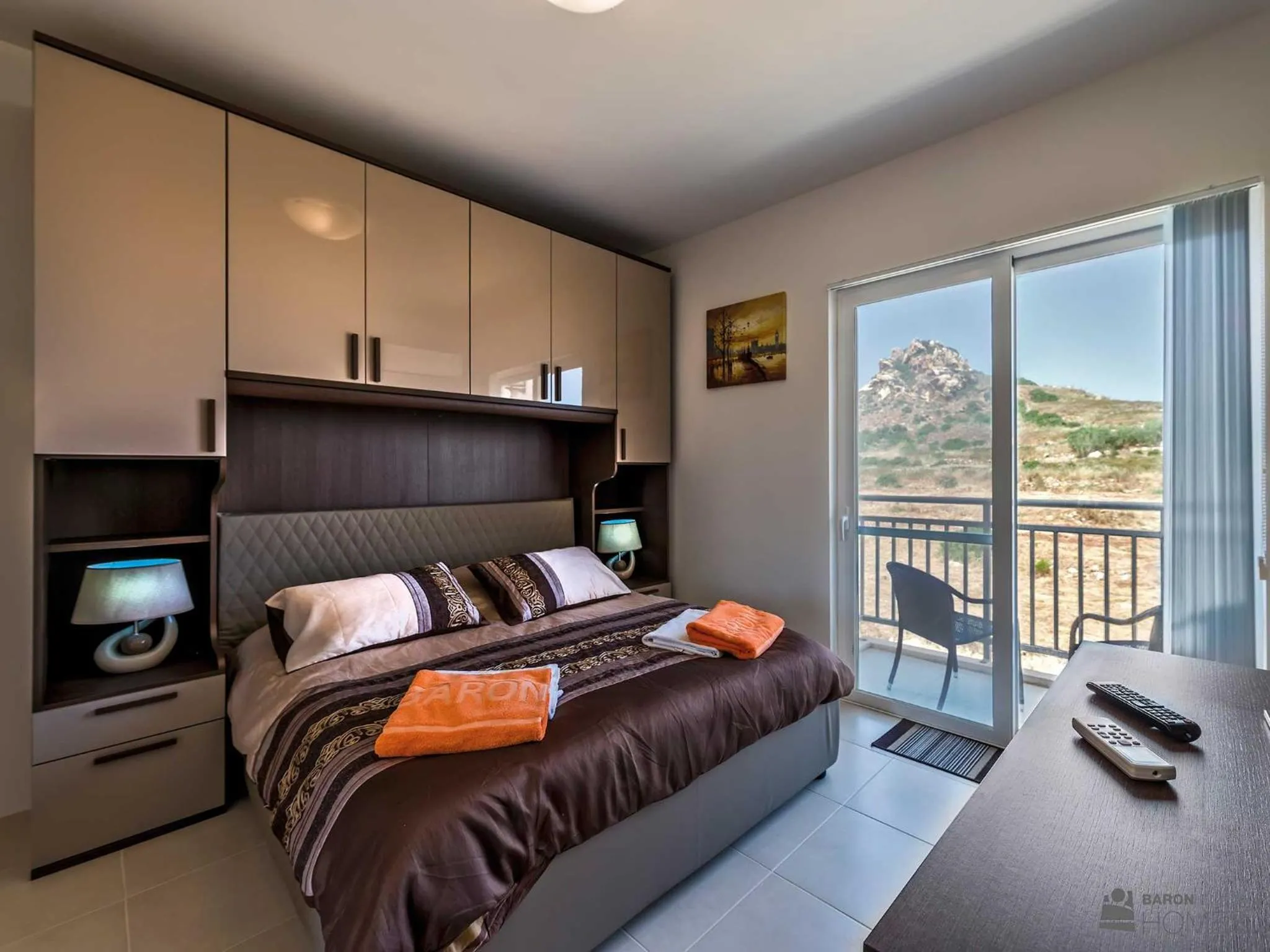Balcony/Terrace, Bed in Hillock Residence Apartments