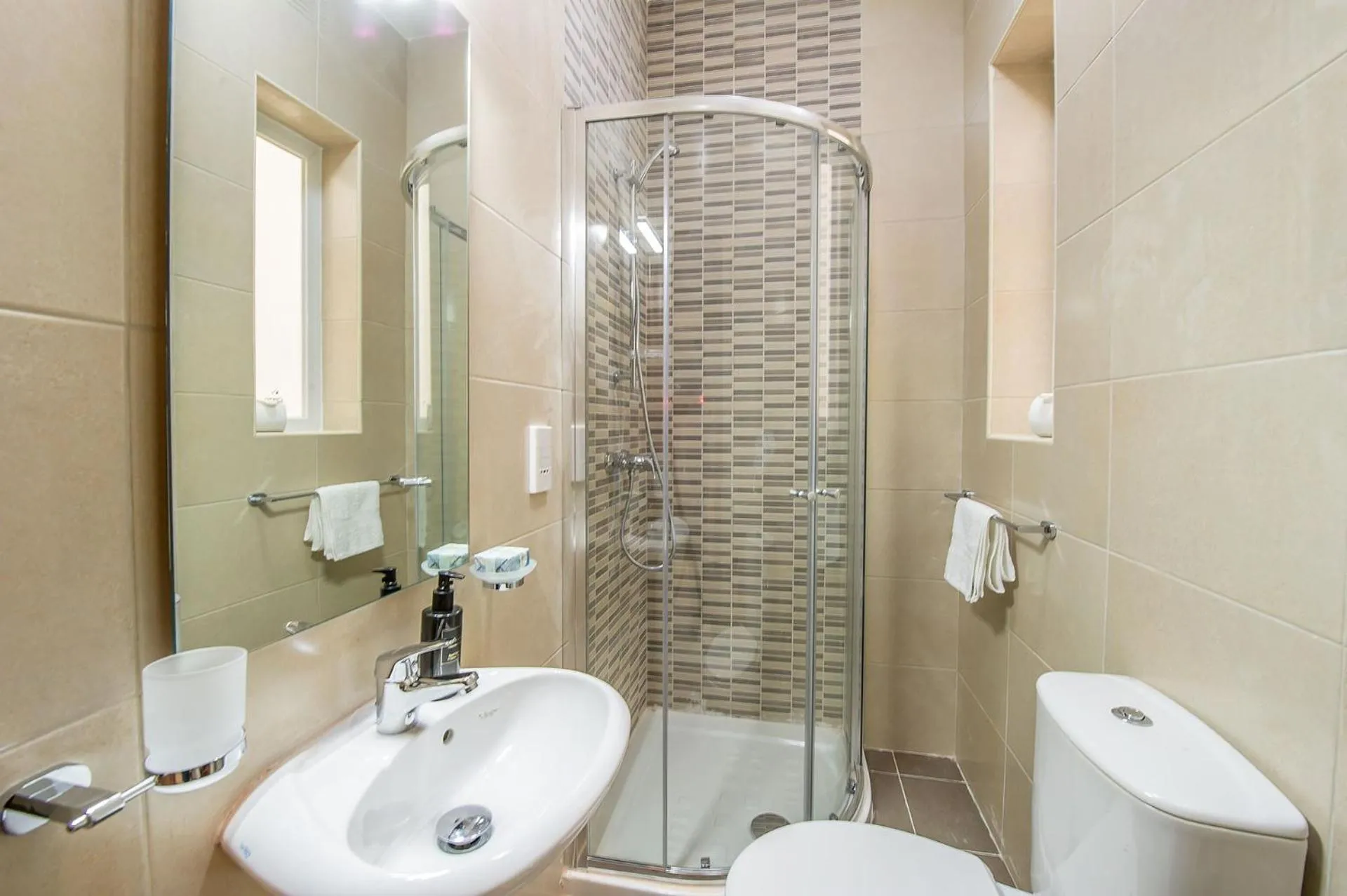 Bathroom in Hillock Residence Apartments