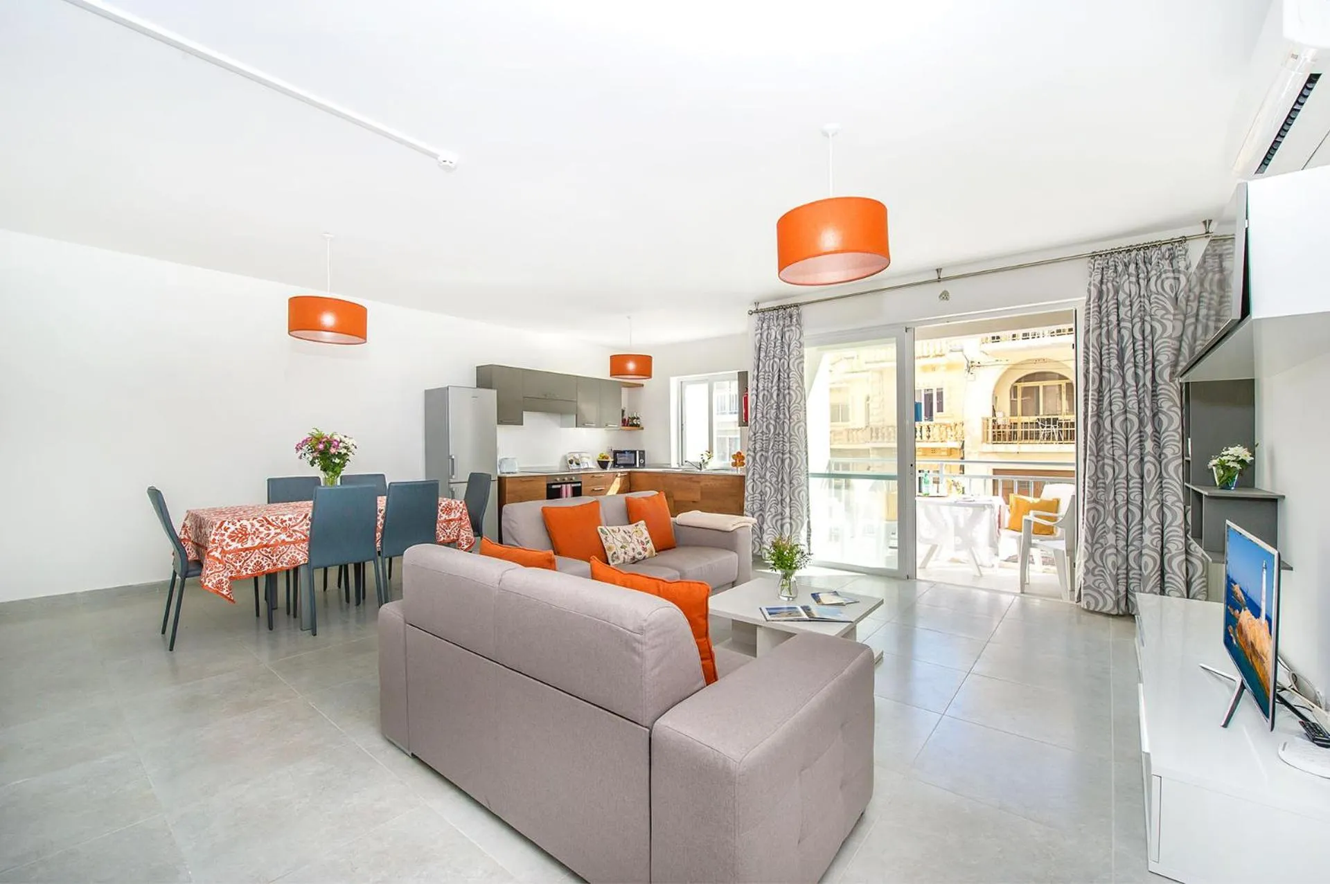 Living room in Hillock Residence Apartments