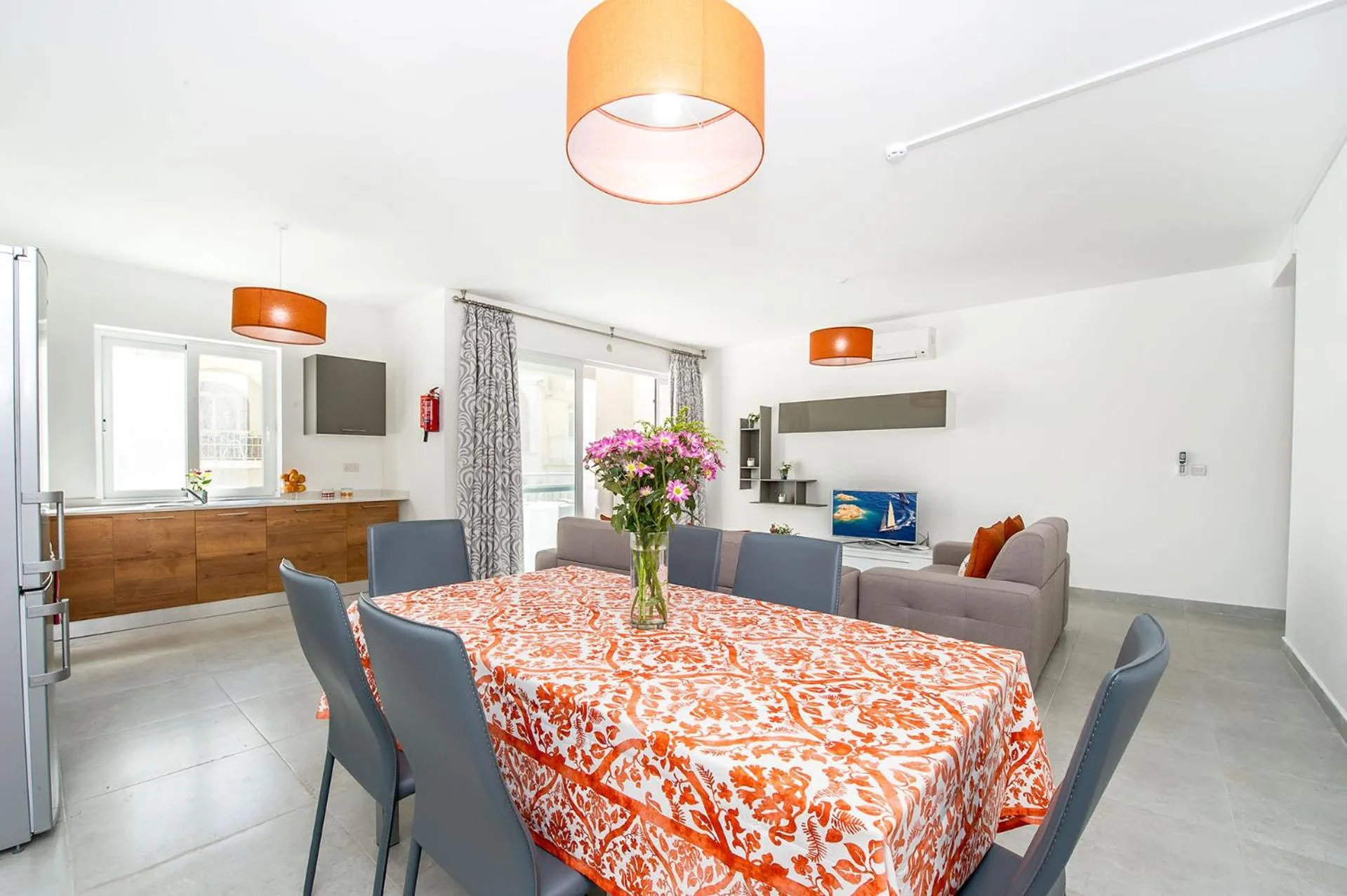 Dining area in Hillock Residence Apartments