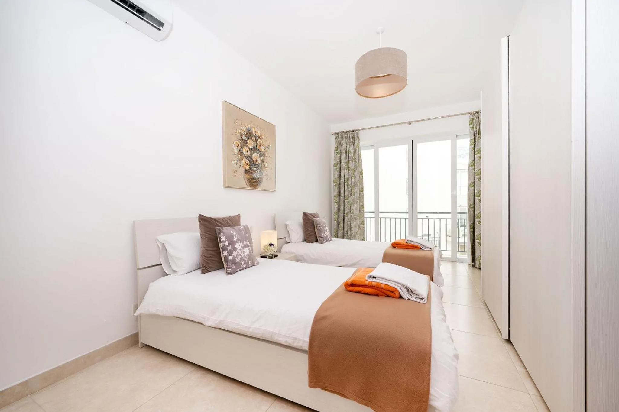 Bed in Hillock Residence Apartments
