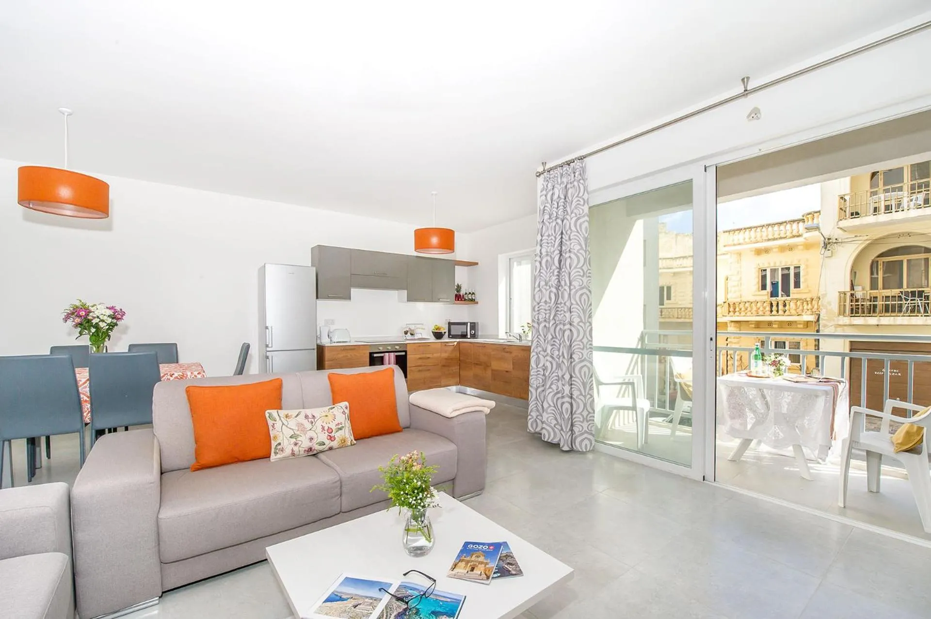 Living room in Hillock Residence Apartments