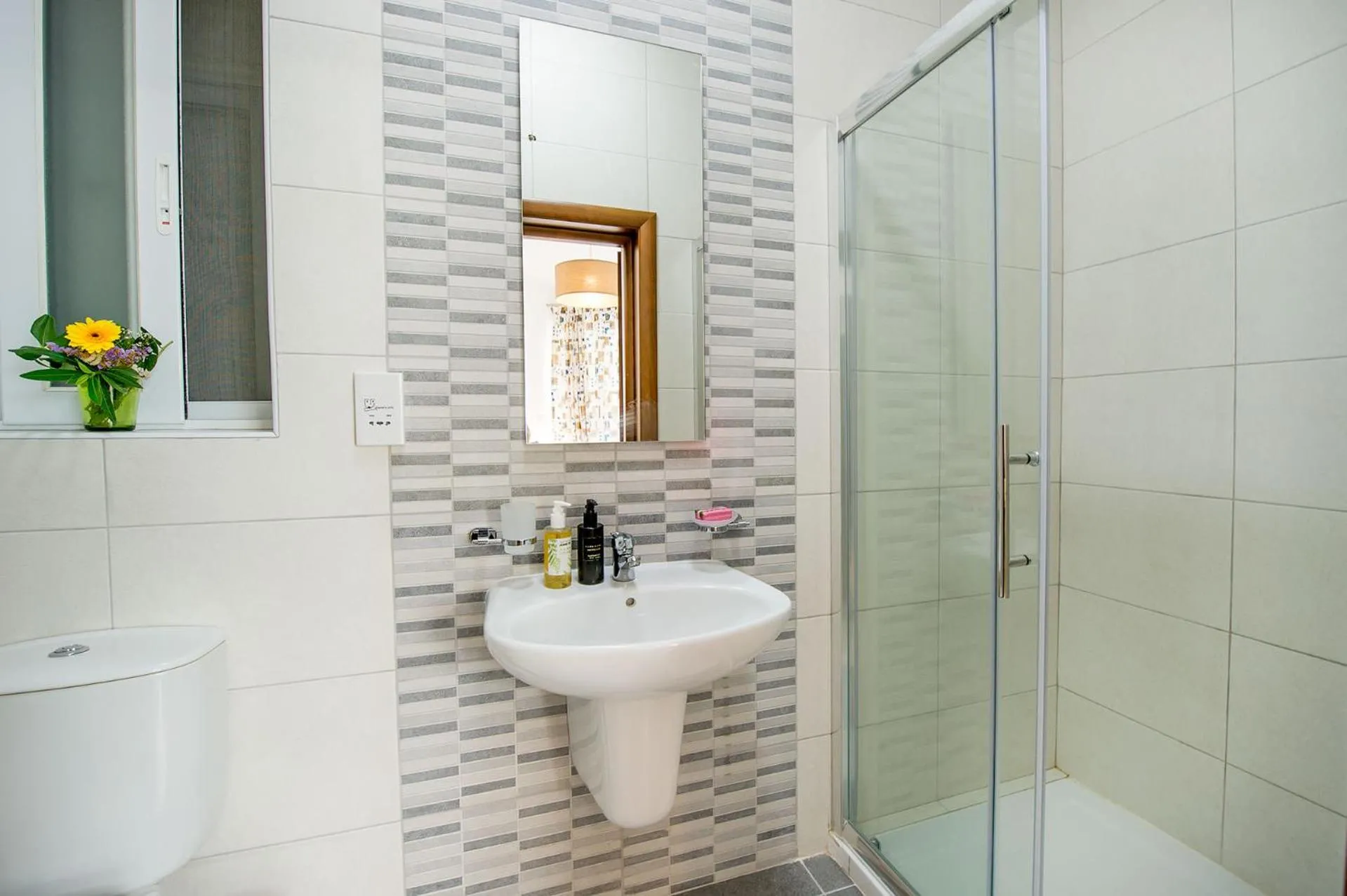 Shower in Hillock Residence Apartments