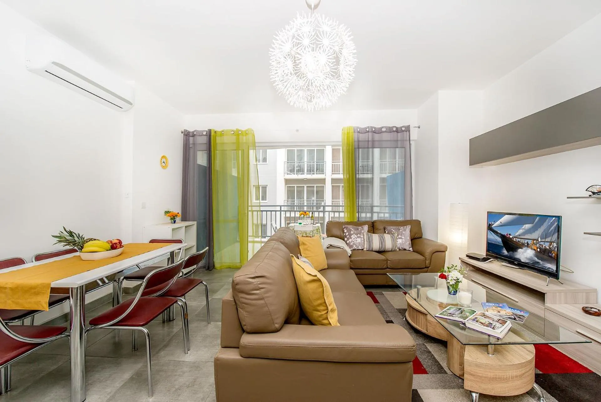 Living room in Hillock Residence Apartments