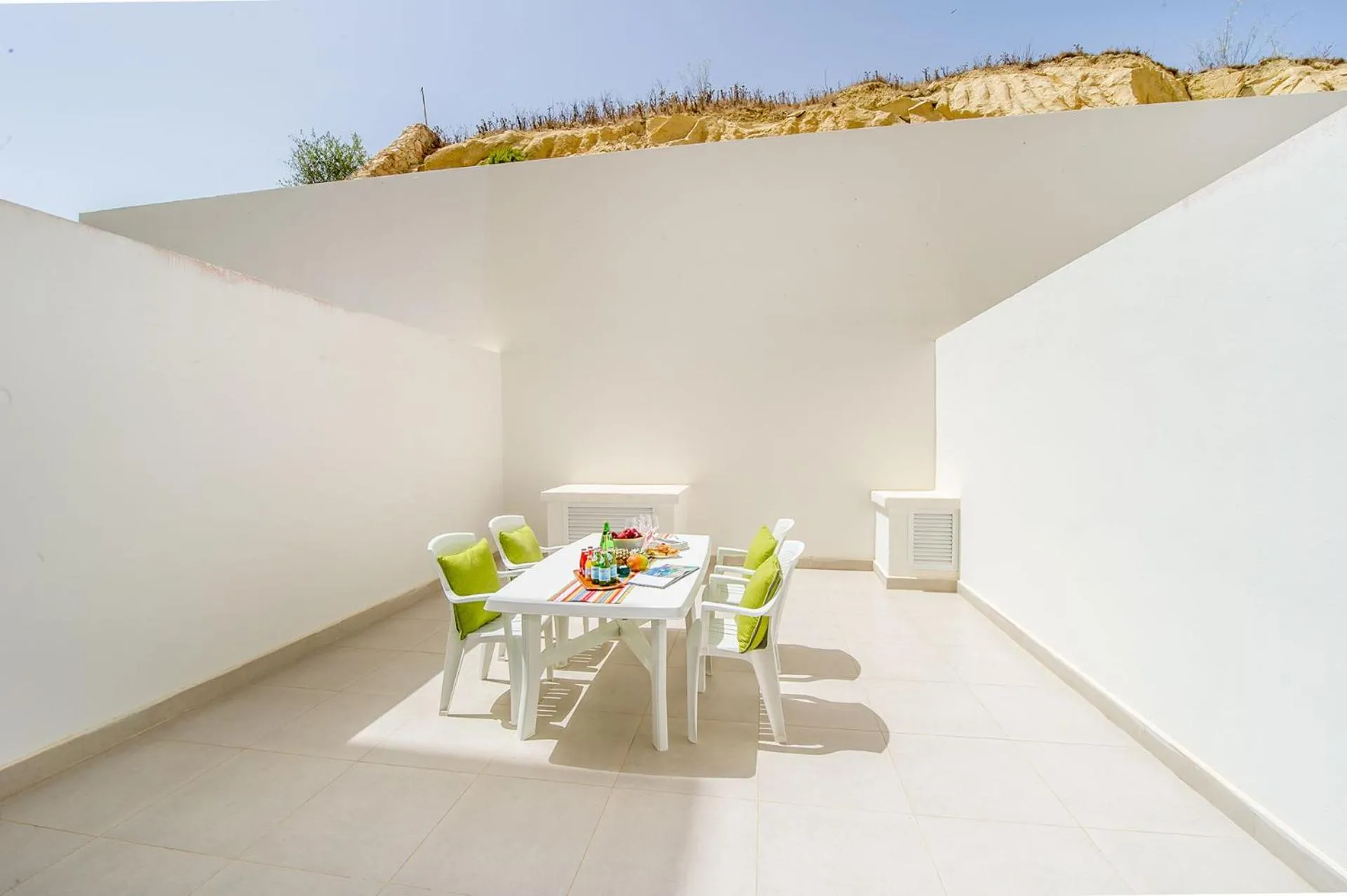 Patio in Hillock Residence Apartments
