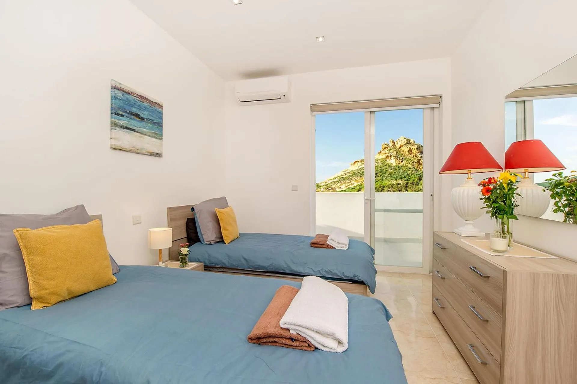 Bedroom, Bed in Hillock Residence Apartments