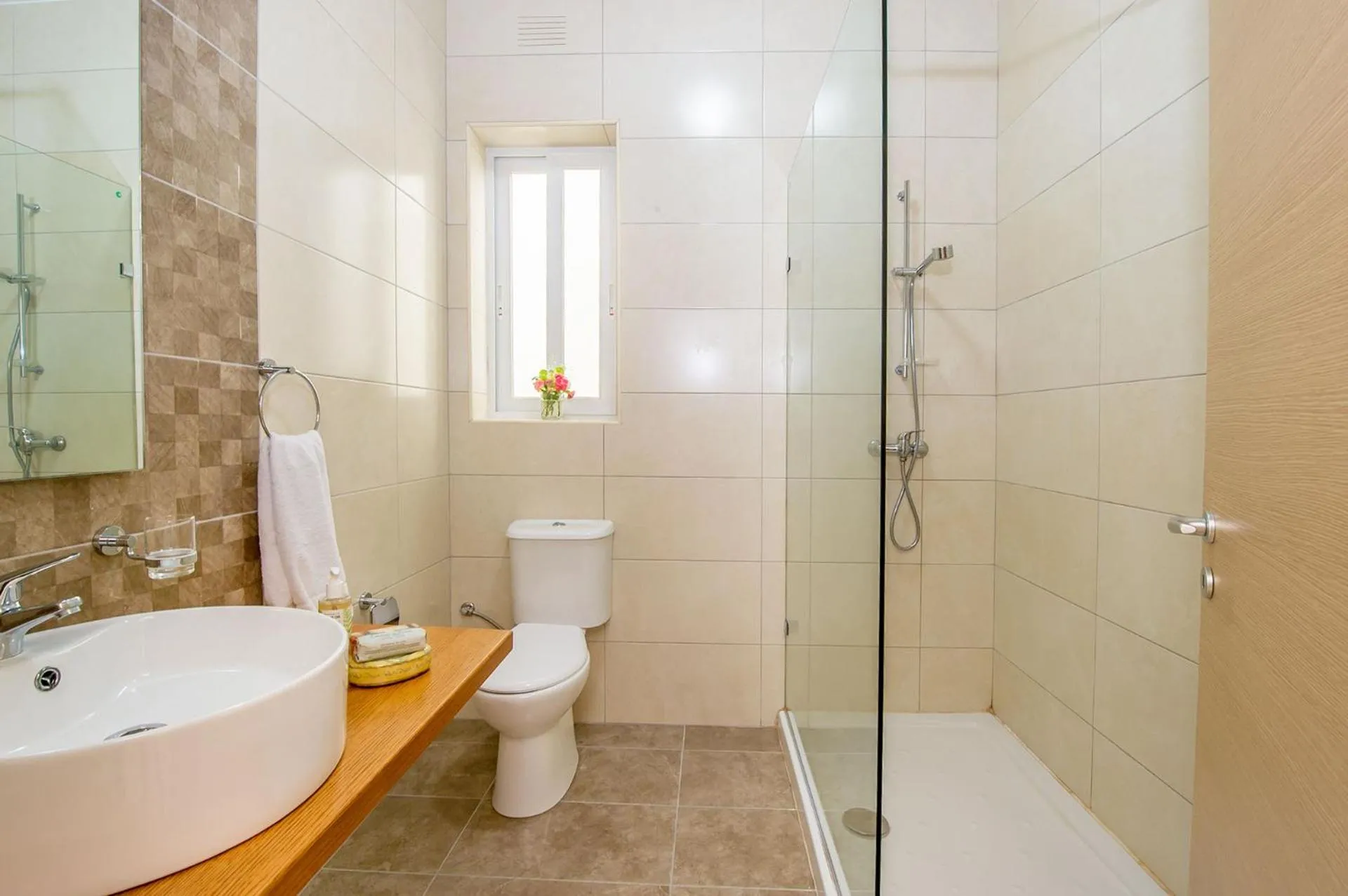 Bathroom in Hillock Residence Apartments