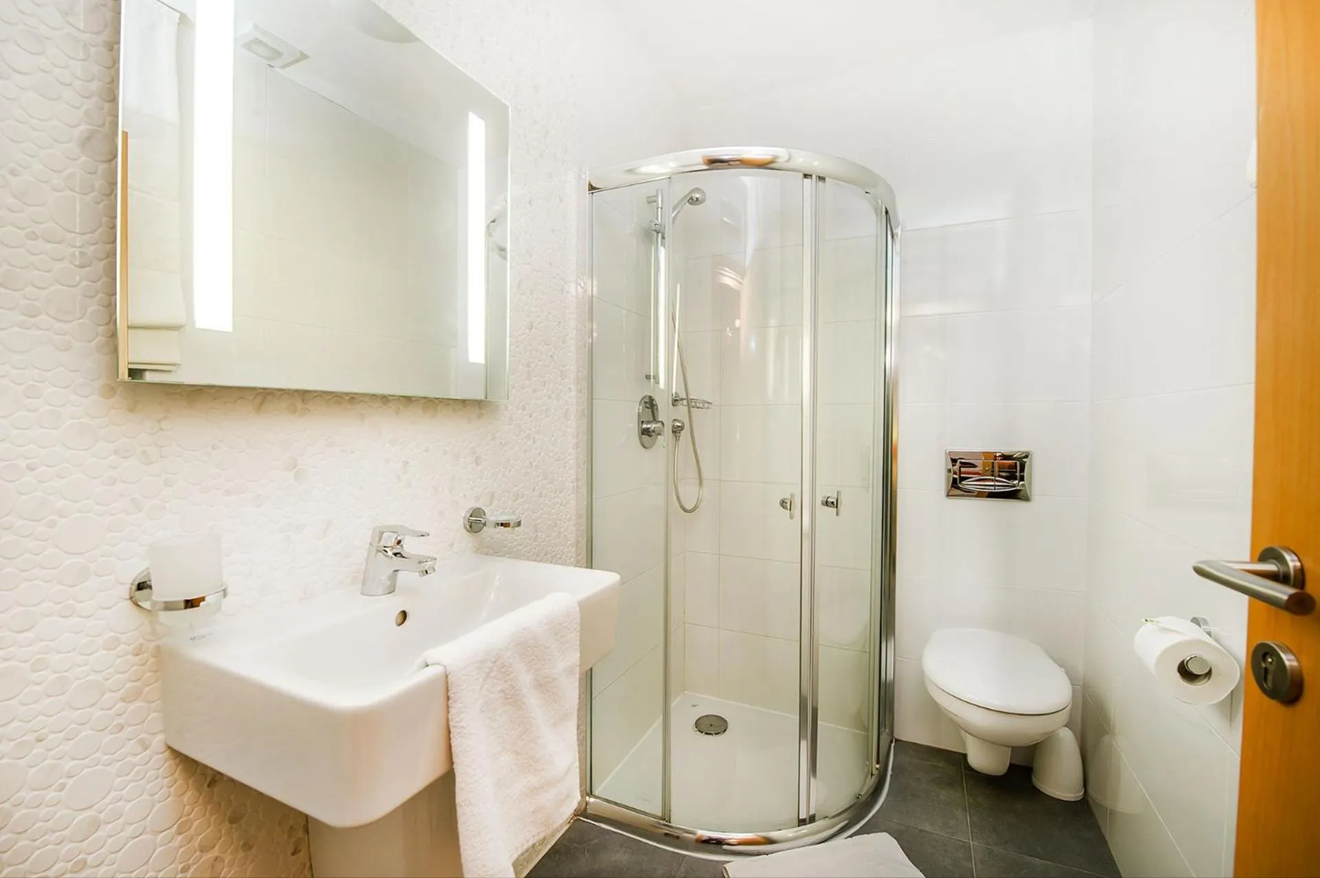 Bathroom in Hillock Residence Apartments