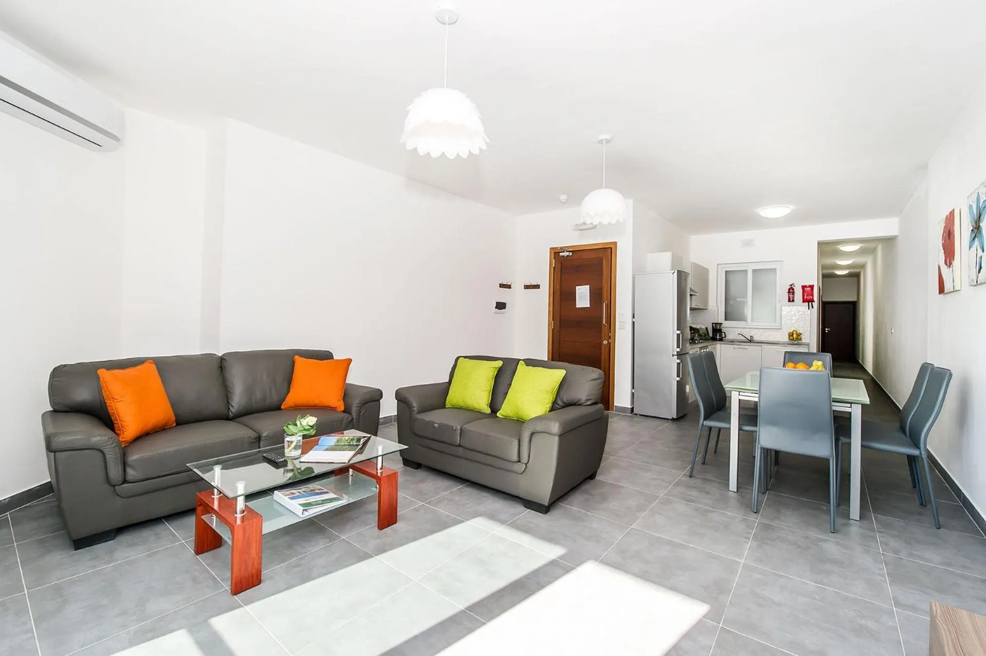 Living room in Hillock Residence Apartments