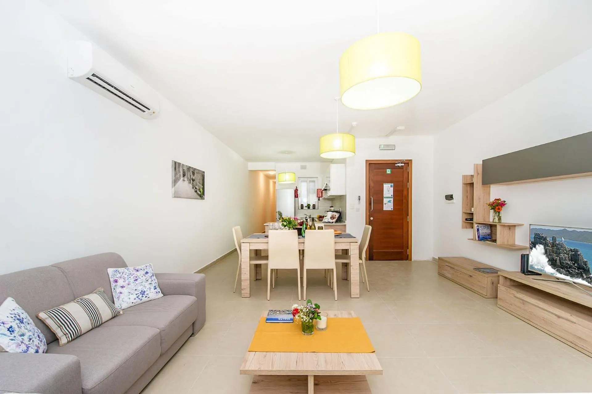 Living room in Hillock Residence Apartments