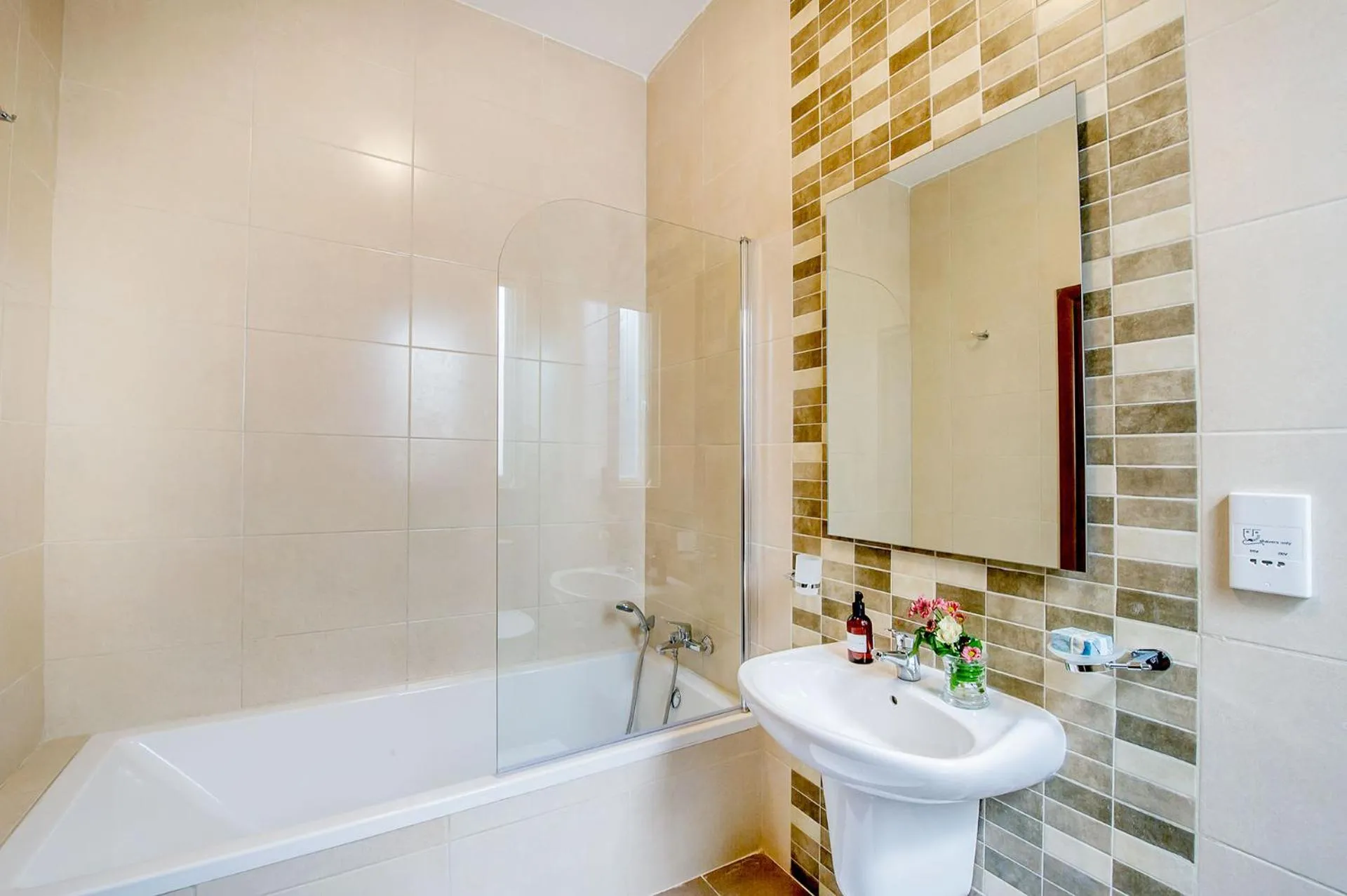 Bathroom in Hillock Residence Apartments