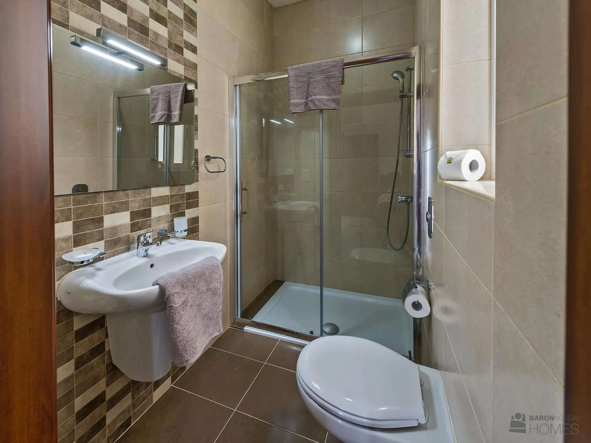 Shower in Hillock Residence Apartments