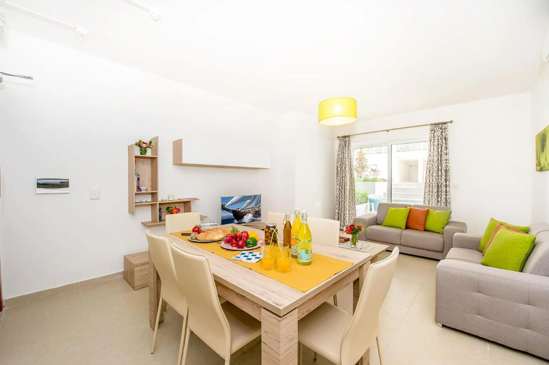 Dining area in Hillock Residence Apartments