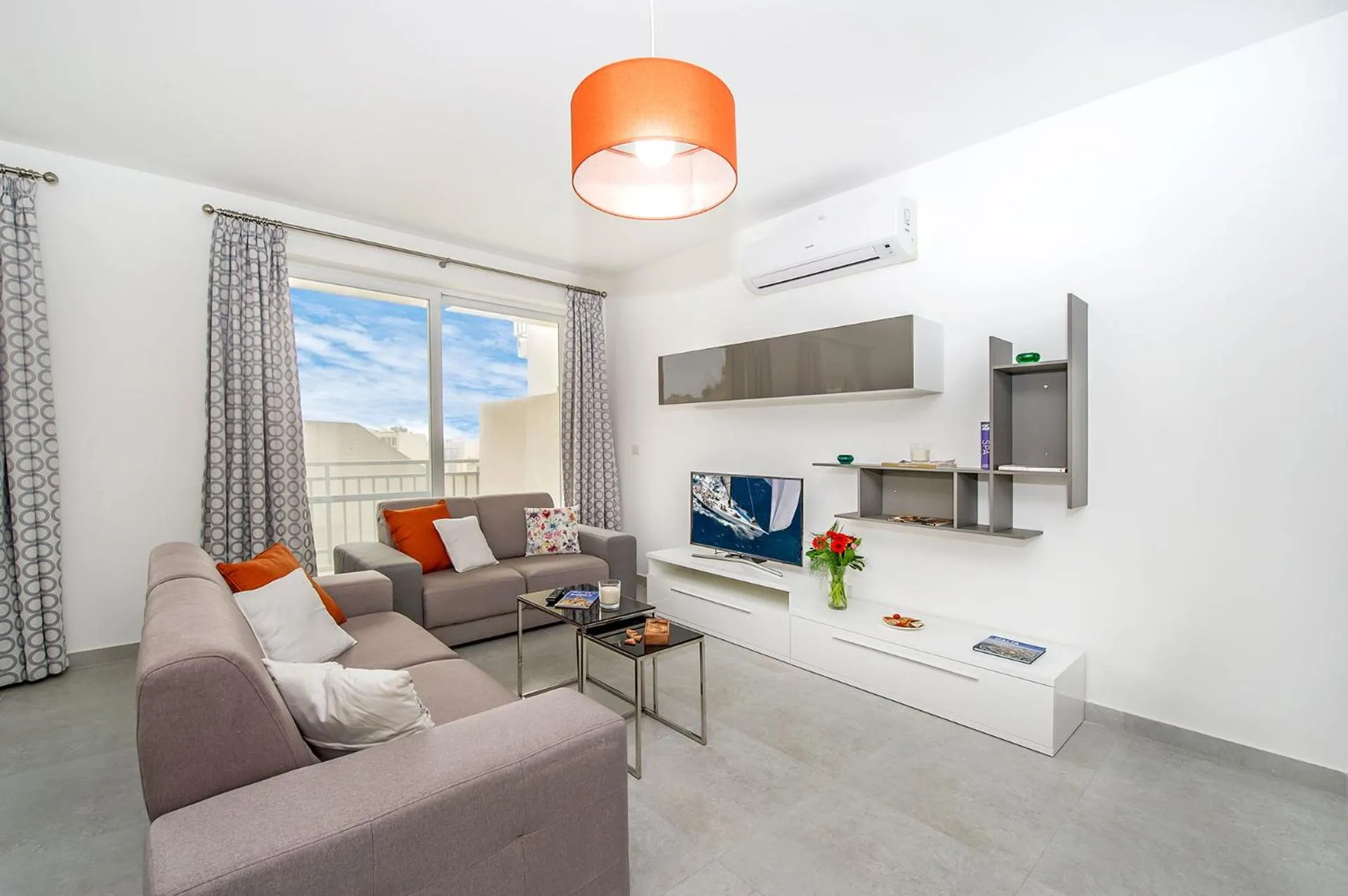Living room in Hillock Residence Apartments