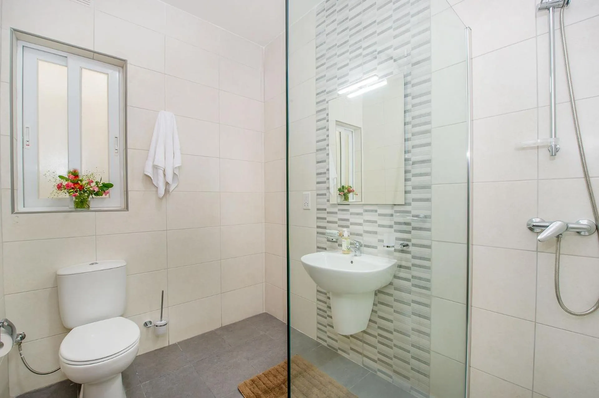 Bathroom in Hillock Residence Apartments