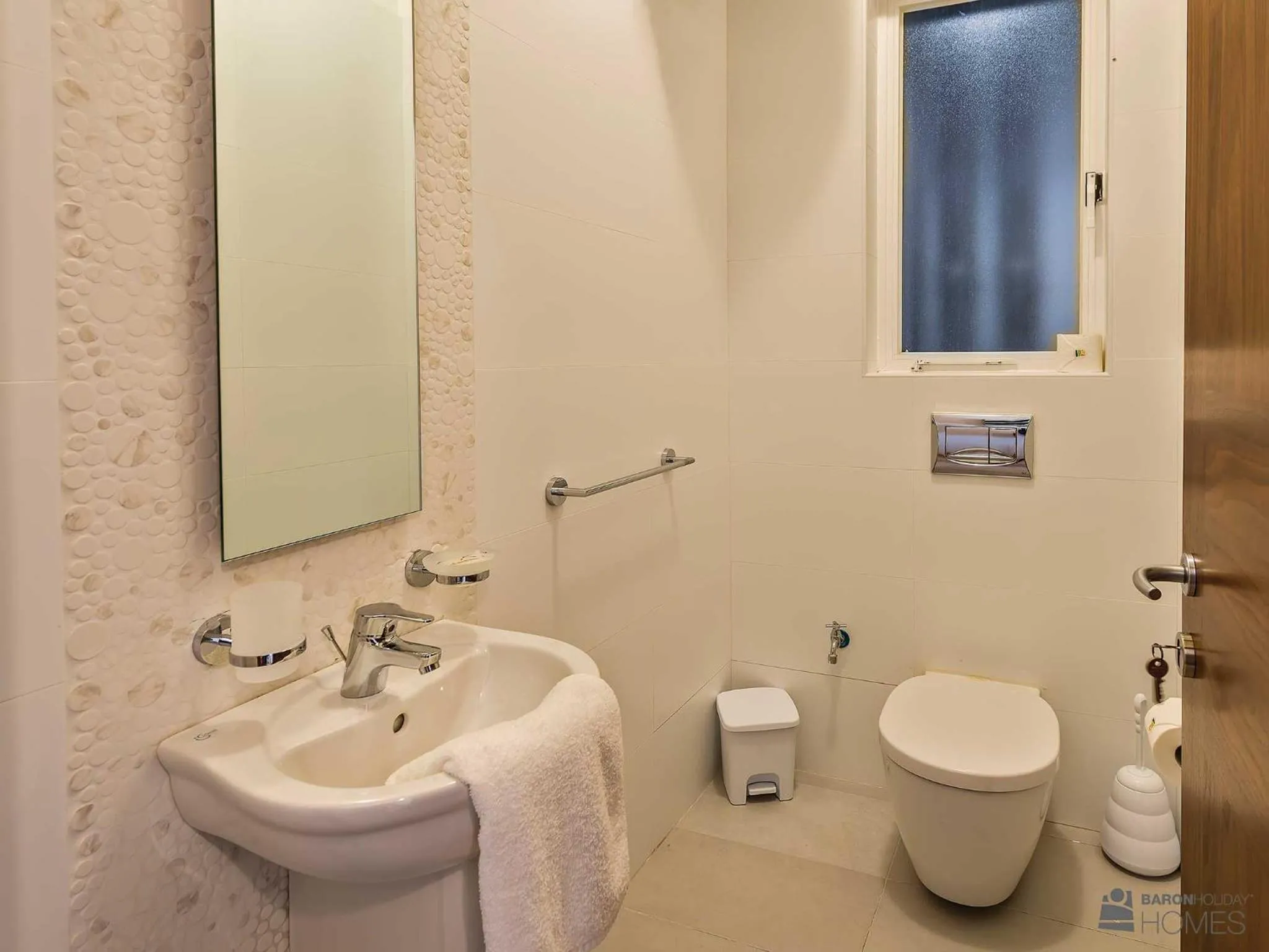 Toilet in Hillock Residence Apartments