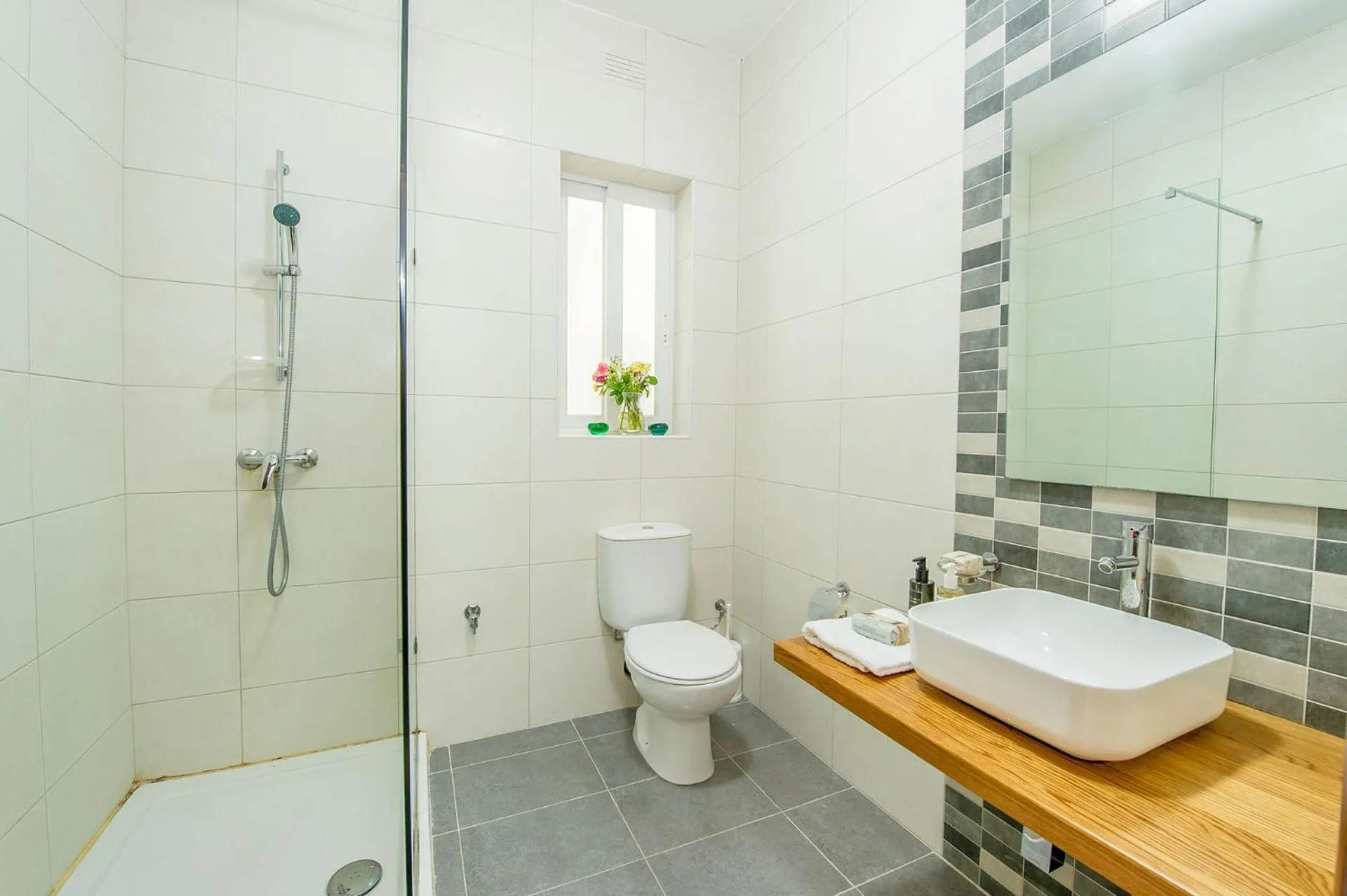 Bathroom in Hillock Residence Apartments