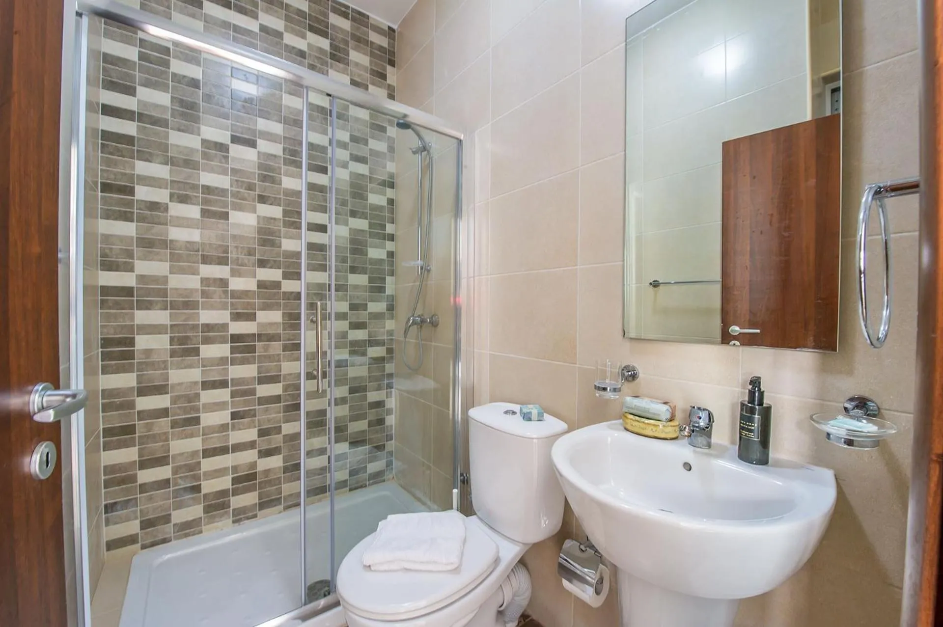 Toilet in Hillock Residence Apartments