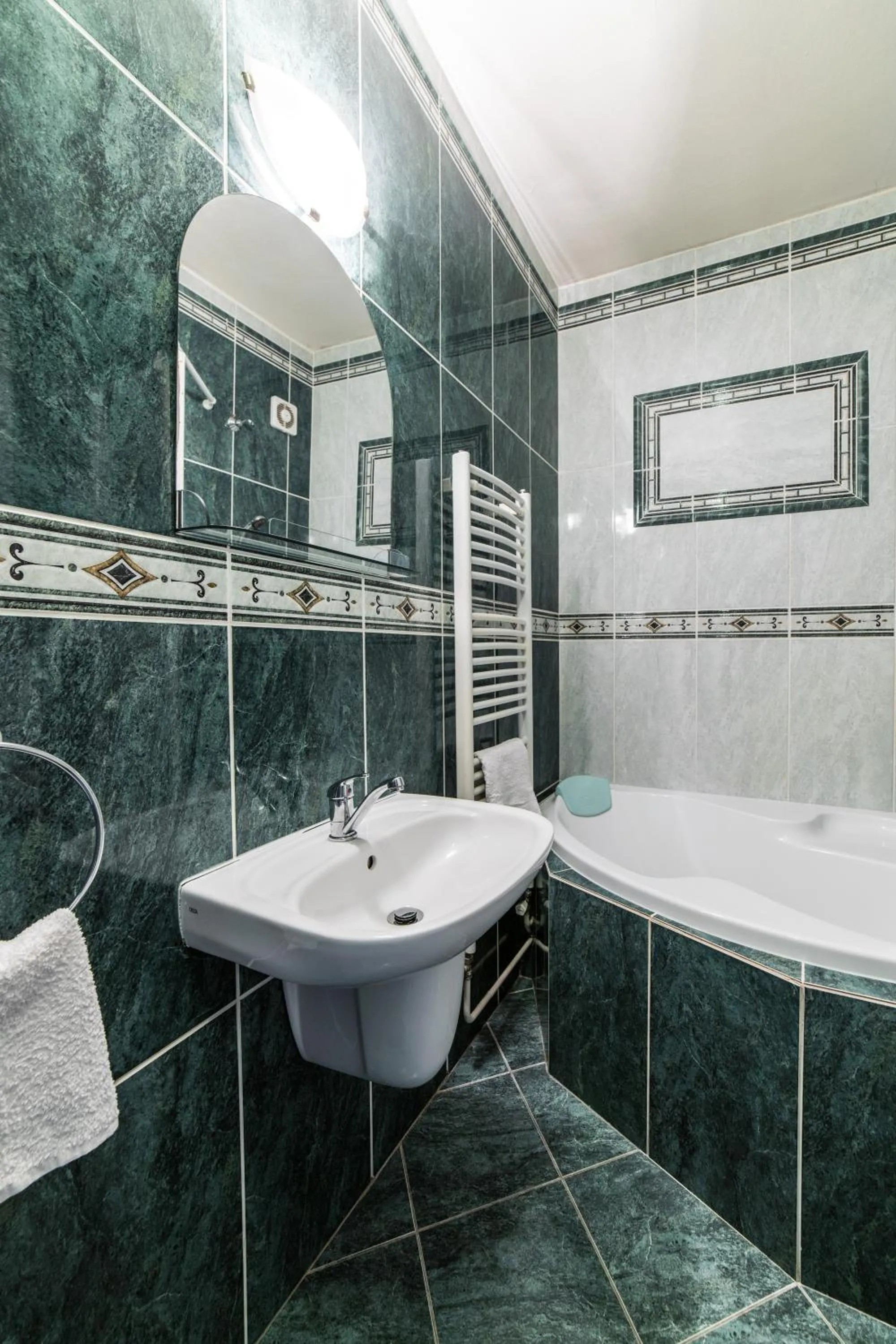 Valašský Hotel a Pivní lázně OGAR