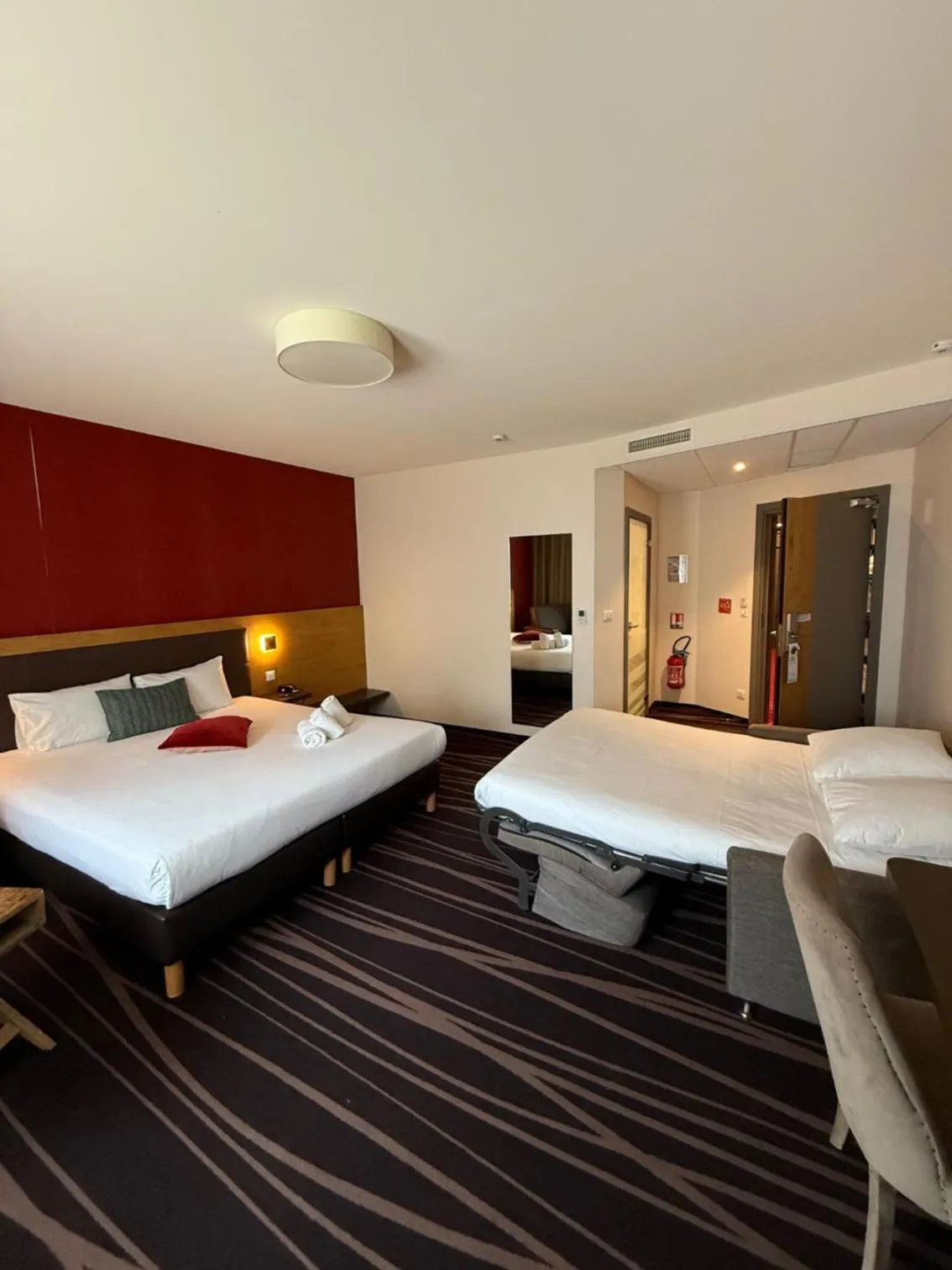 Photo of the whole room, Bed in Le Lodge Brit Hotel Strasbourg Zenith