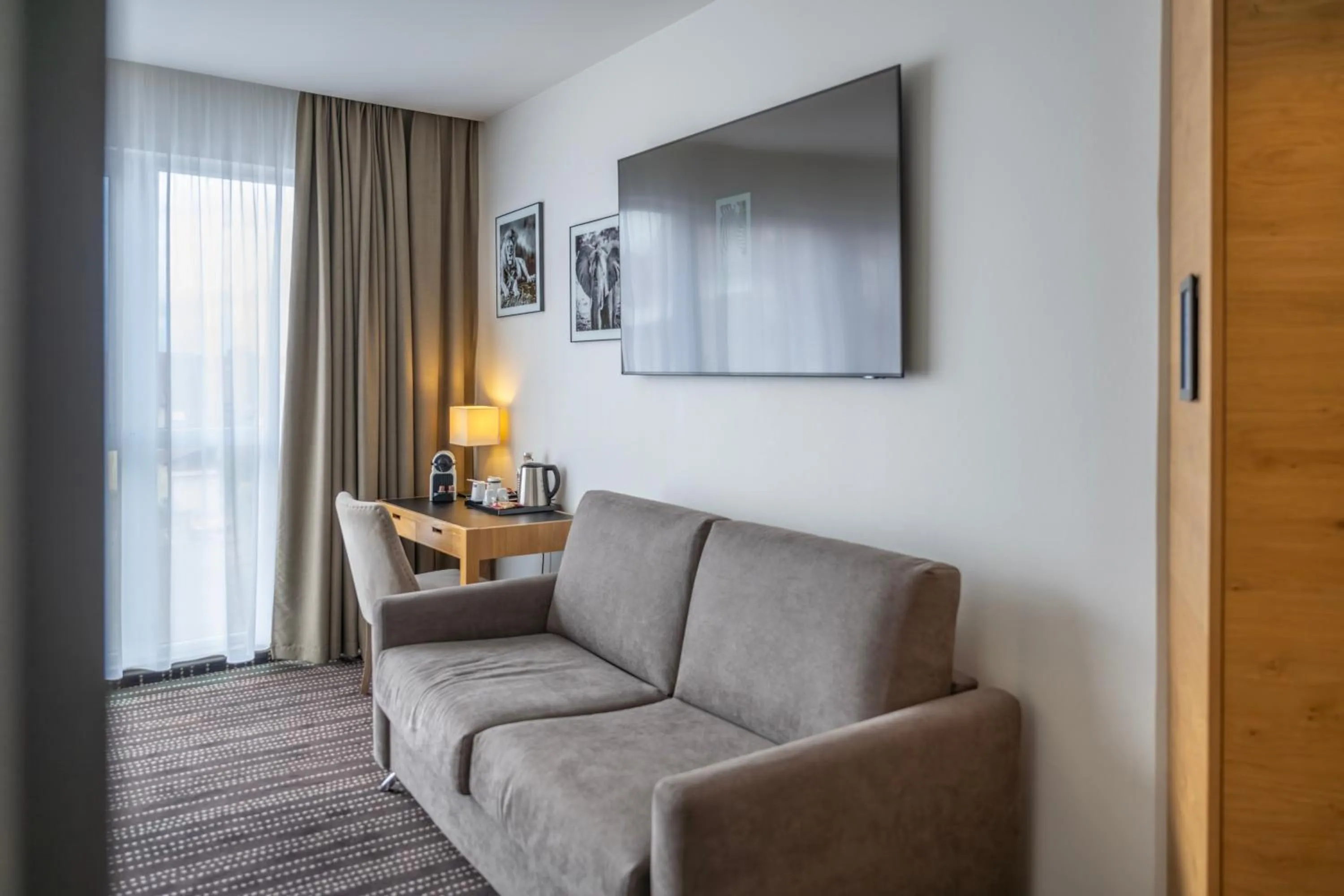 TV and multimedia in Le Lodge Brit Hotel Strasbourg Zenith