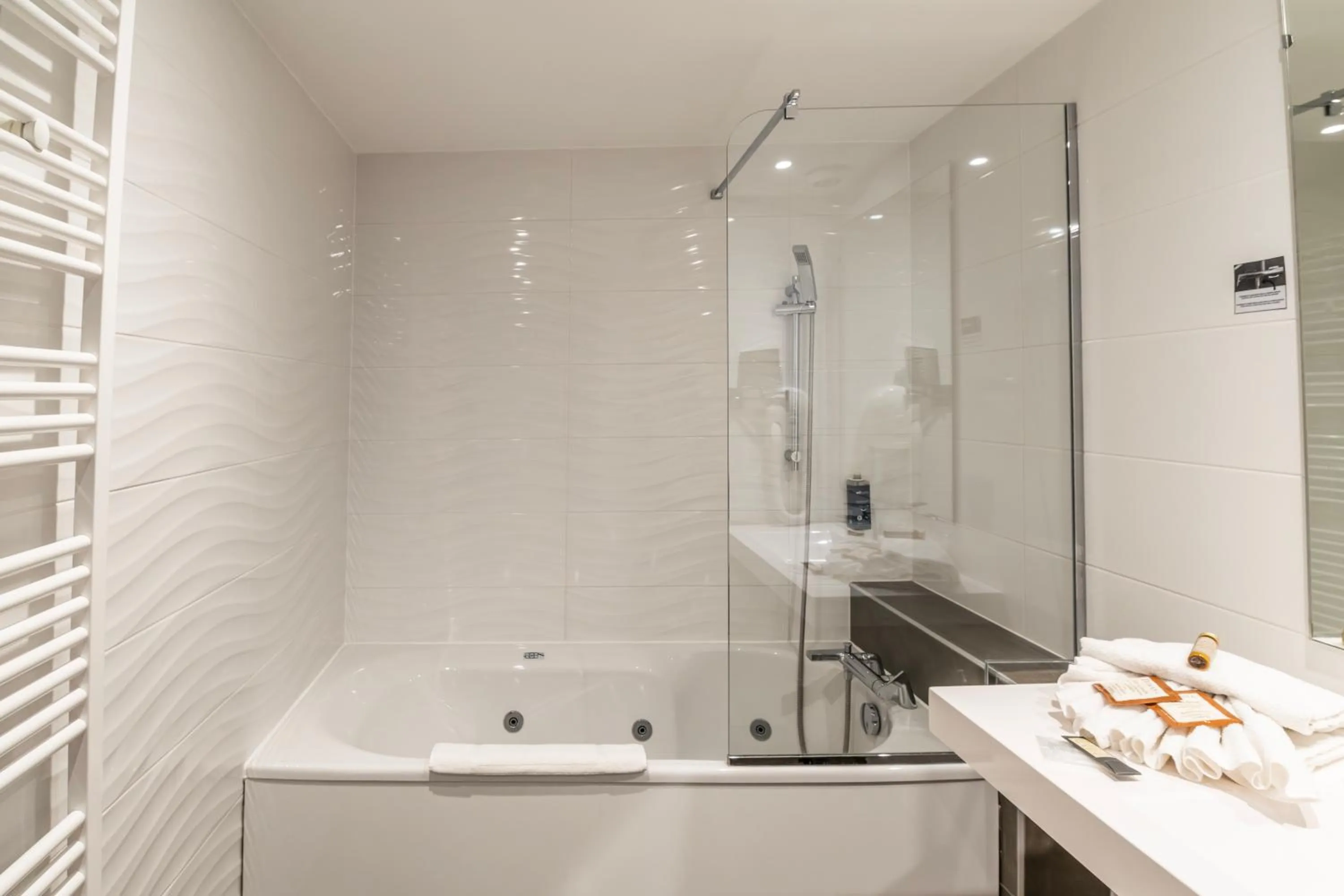 Bathroom in Le Lodge Brit Hotel Strasbourg Zenith