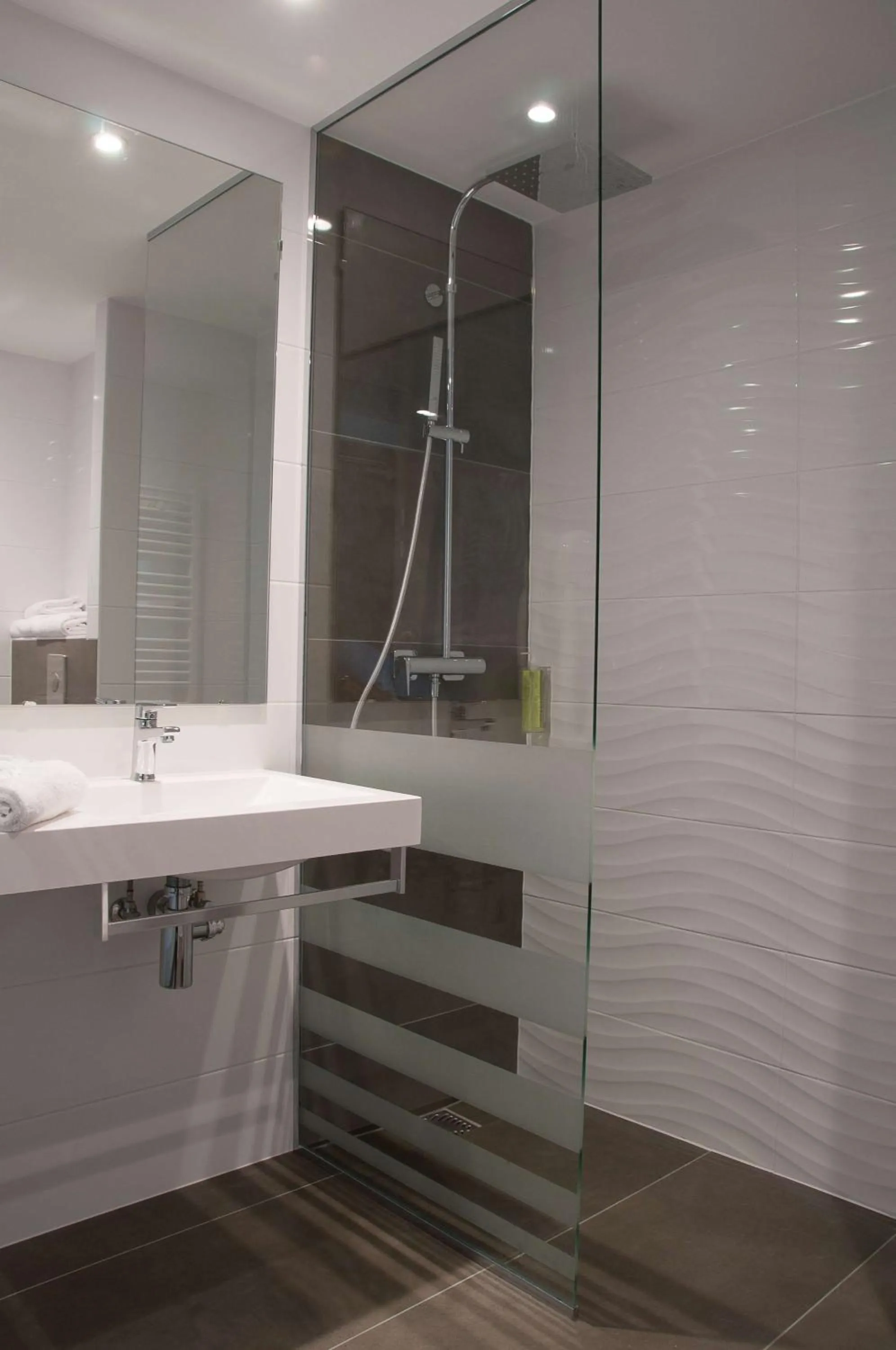 Bathroom in Le Lodge Brit Hotel Strasbourg Zenith