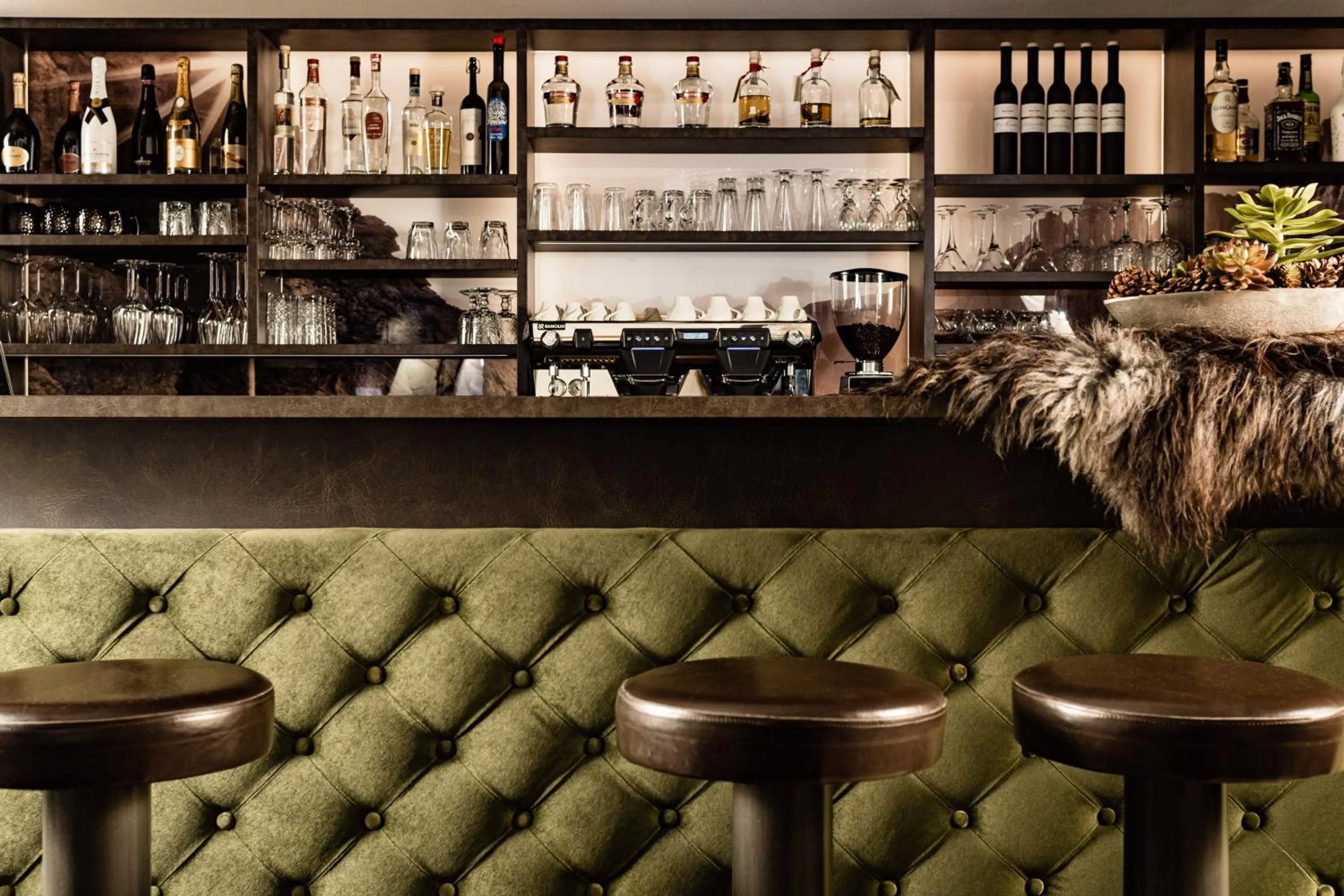 Lounge or bar in Boutique & Fashion Hotel Maciaconi - Gardenahotels