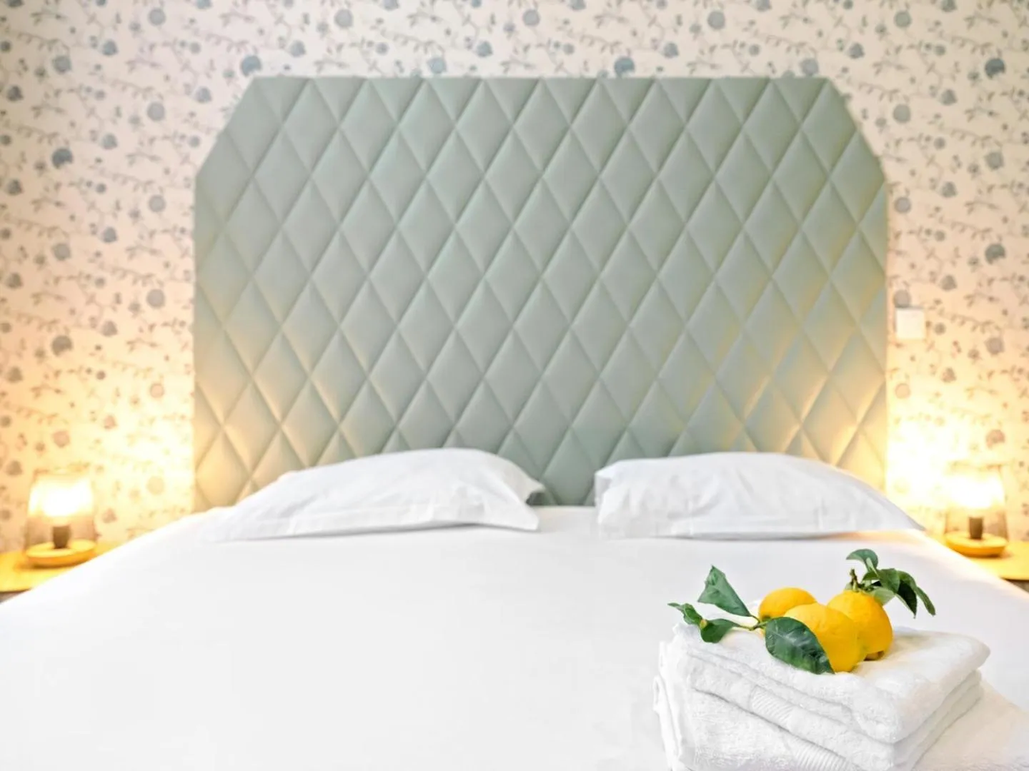 Bedroom, Bed in Hotel Lemon