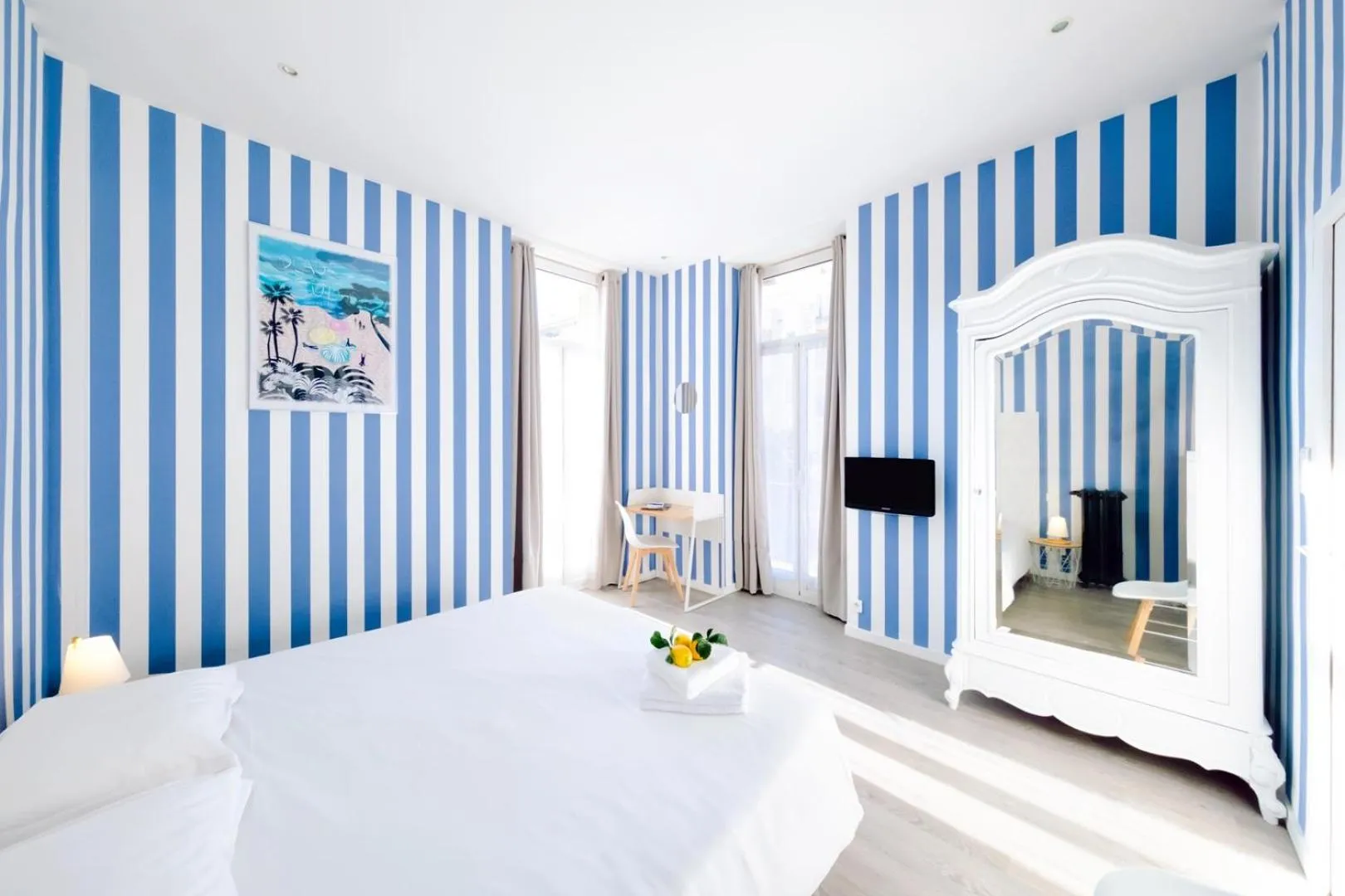 Photo of the whole room, Bed in Hotel Lemon