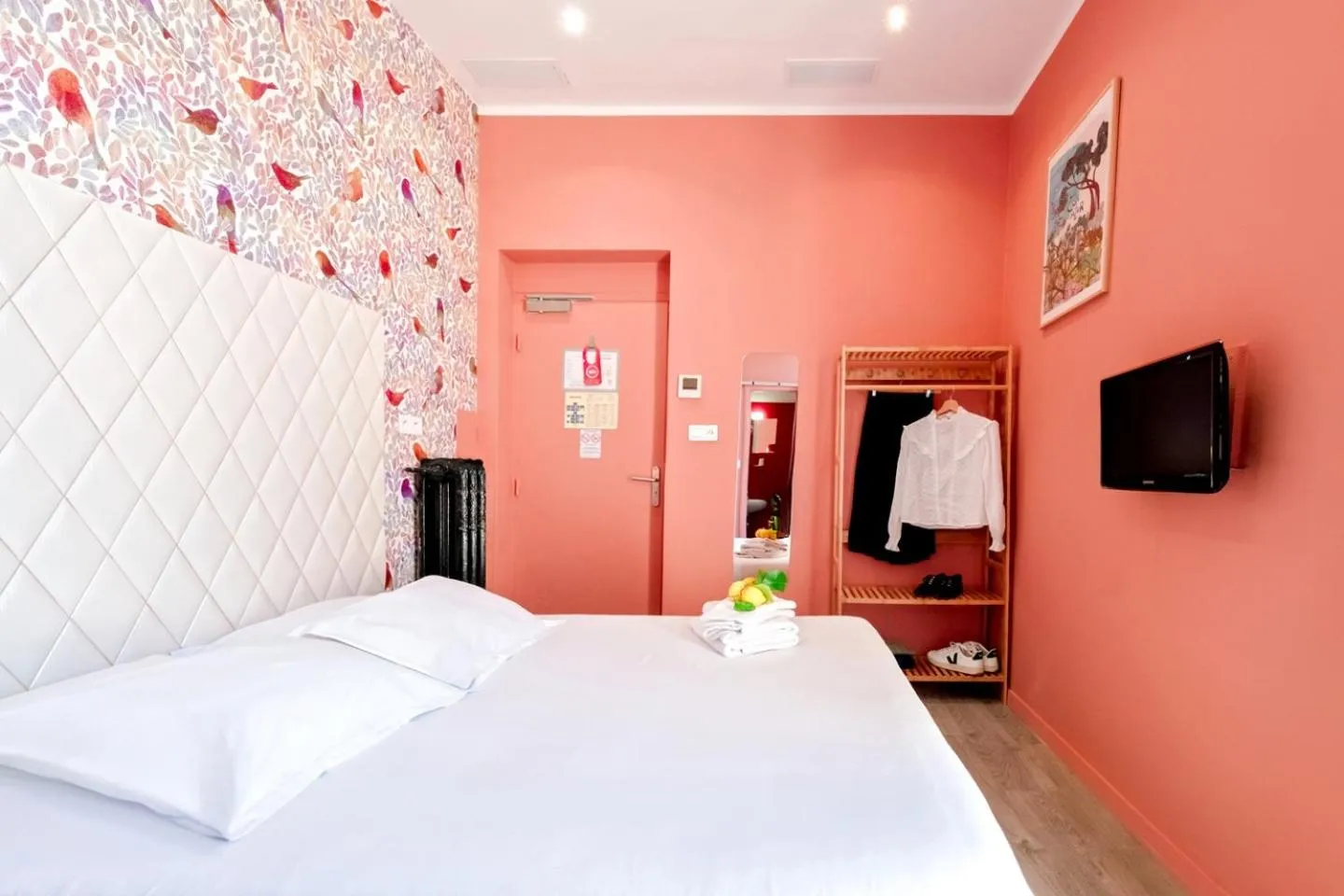 Bedroom, Bed in Hotel Lemon