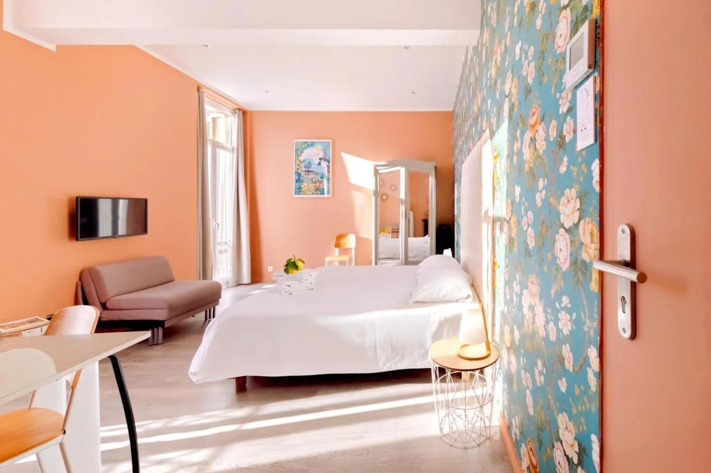 Photo of the whole room, Bed in Hotel Lemon