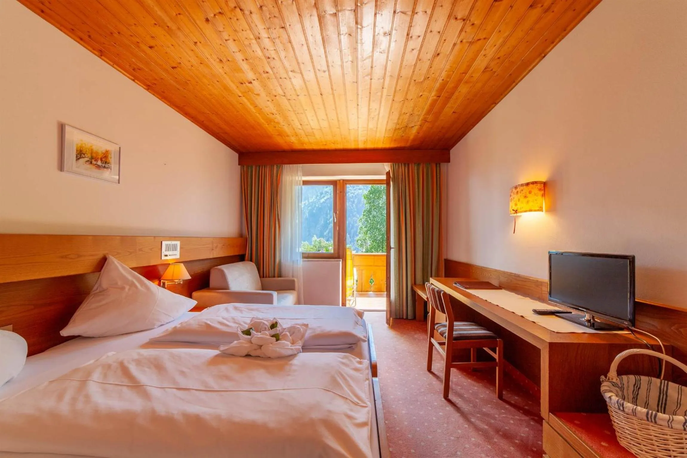 Photo of the whole room in Hotel St. Pankraz