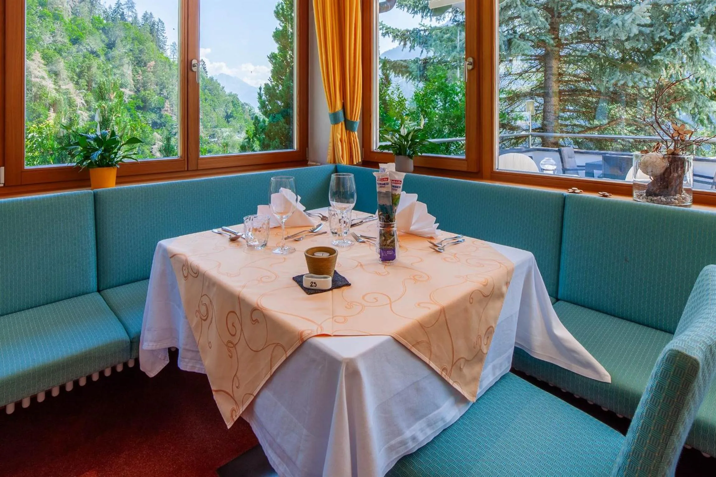 Restaurant/places to eat in Hotel St. Pankraz