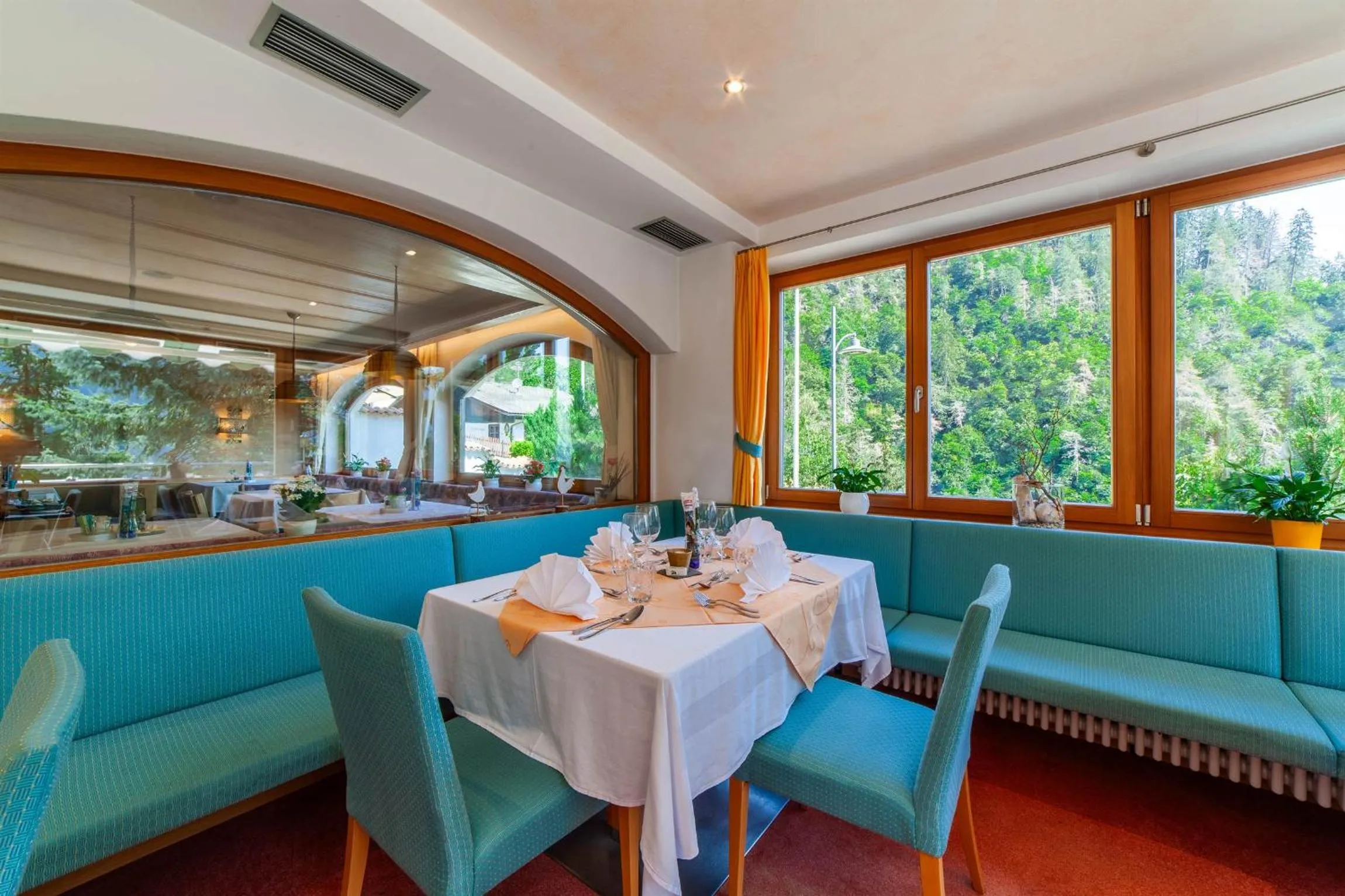 Restaurant/places to eat in Hotel St. Pankraz