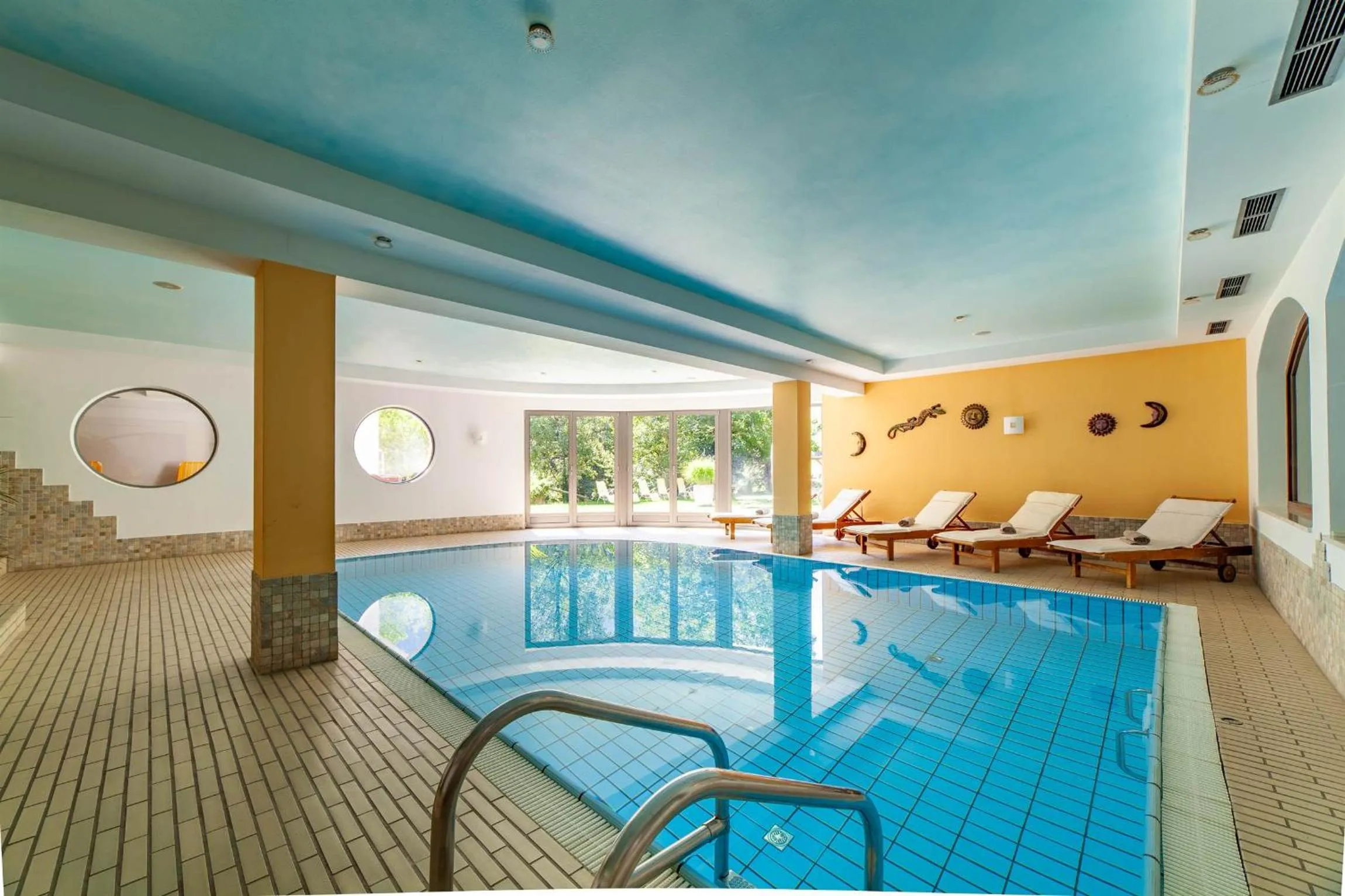 Swimming pool in Hotel St. Pankraz
