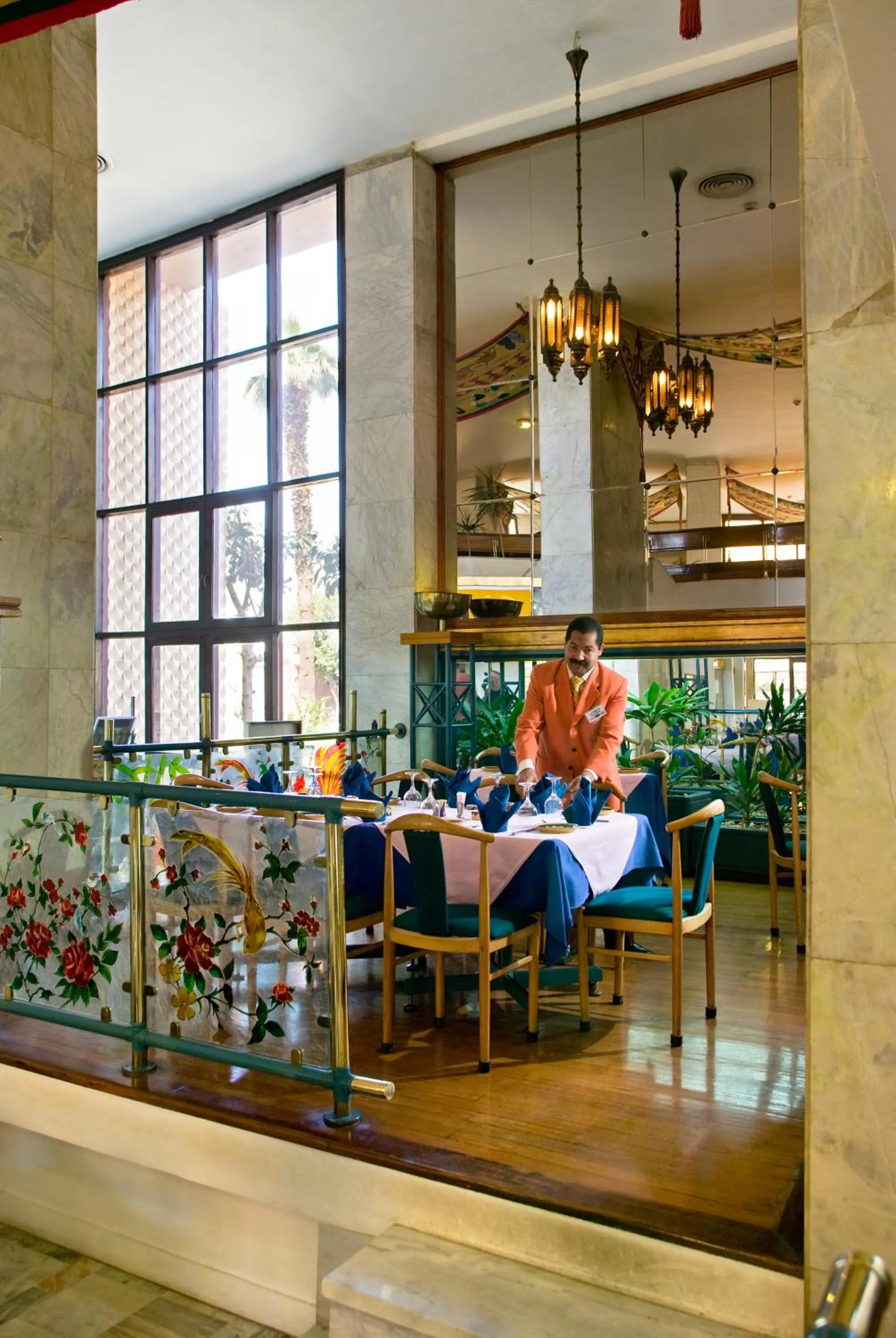 Restaurant/places to eat in Aracan Eatabe Luxor Hotel