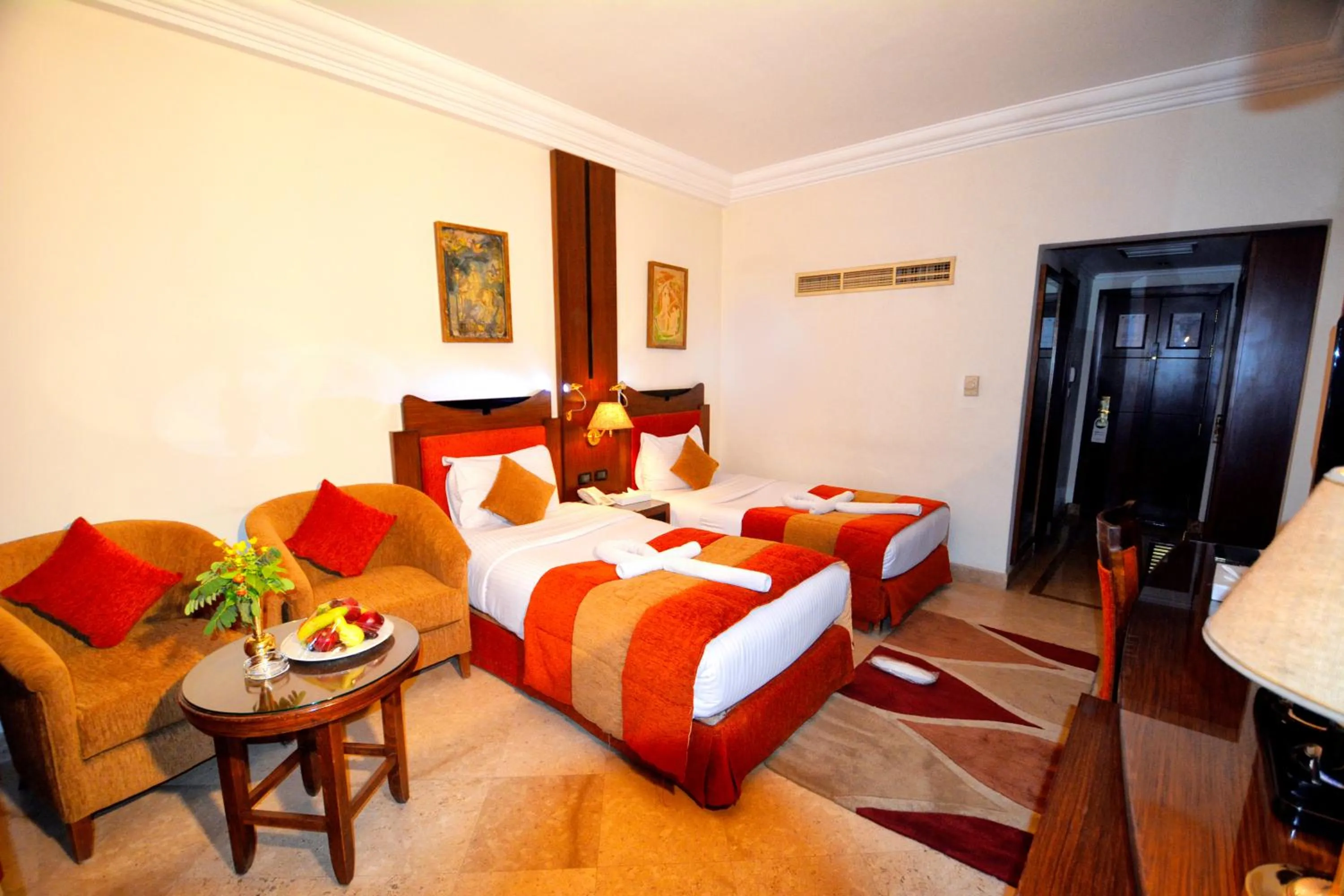 Photo of the whole room, Bed in Aracan Eatabe Luxor Hotel